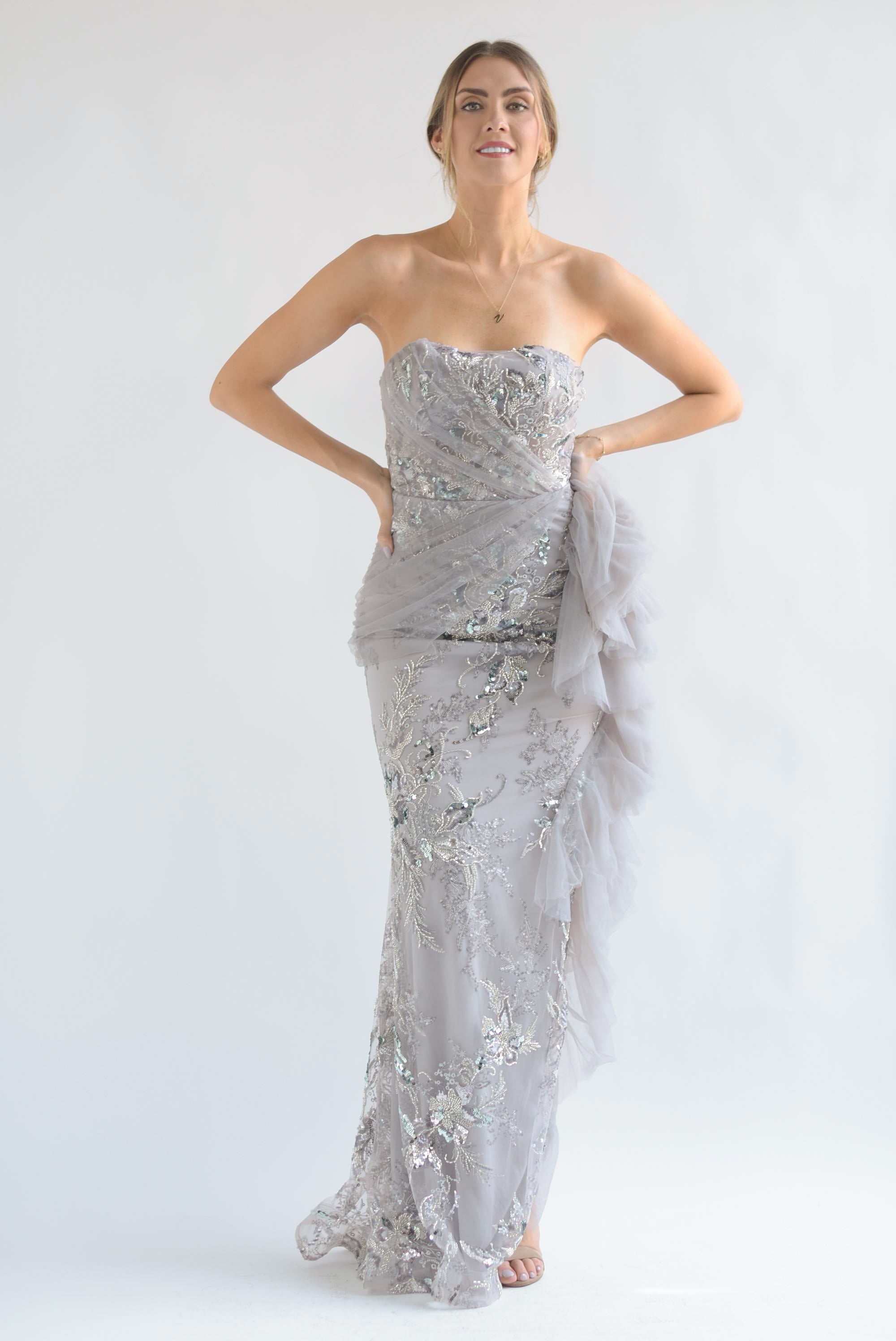 Vestido largo strapless lentejuela y tulle Plata