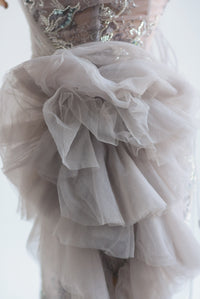 Fashion Styled Vestido largo strapless lentejuela y tulle Plata