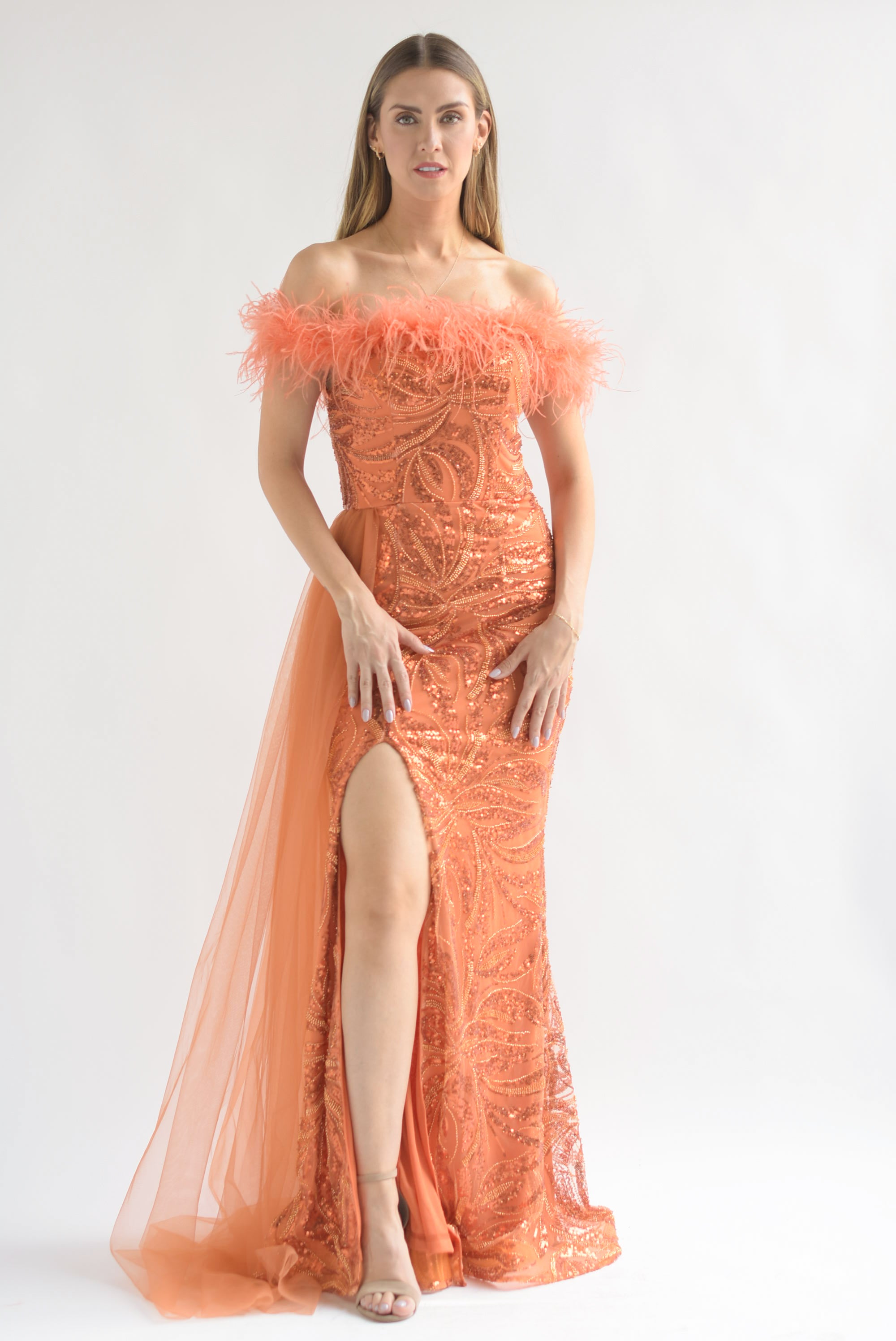 Vestido largo lentejuelas, plumas y tulle Naranja