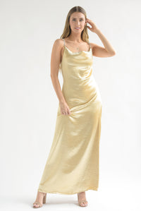 Fashion Styled Vestido largo satín tirantes joya Dorado