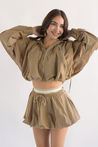 Fashion Styled Set Falda y Chamarra globo parachute Moka