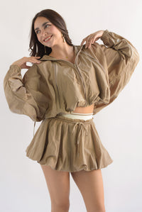 Fashion Styled Set Falda y Chamarra globo parachute Moka
