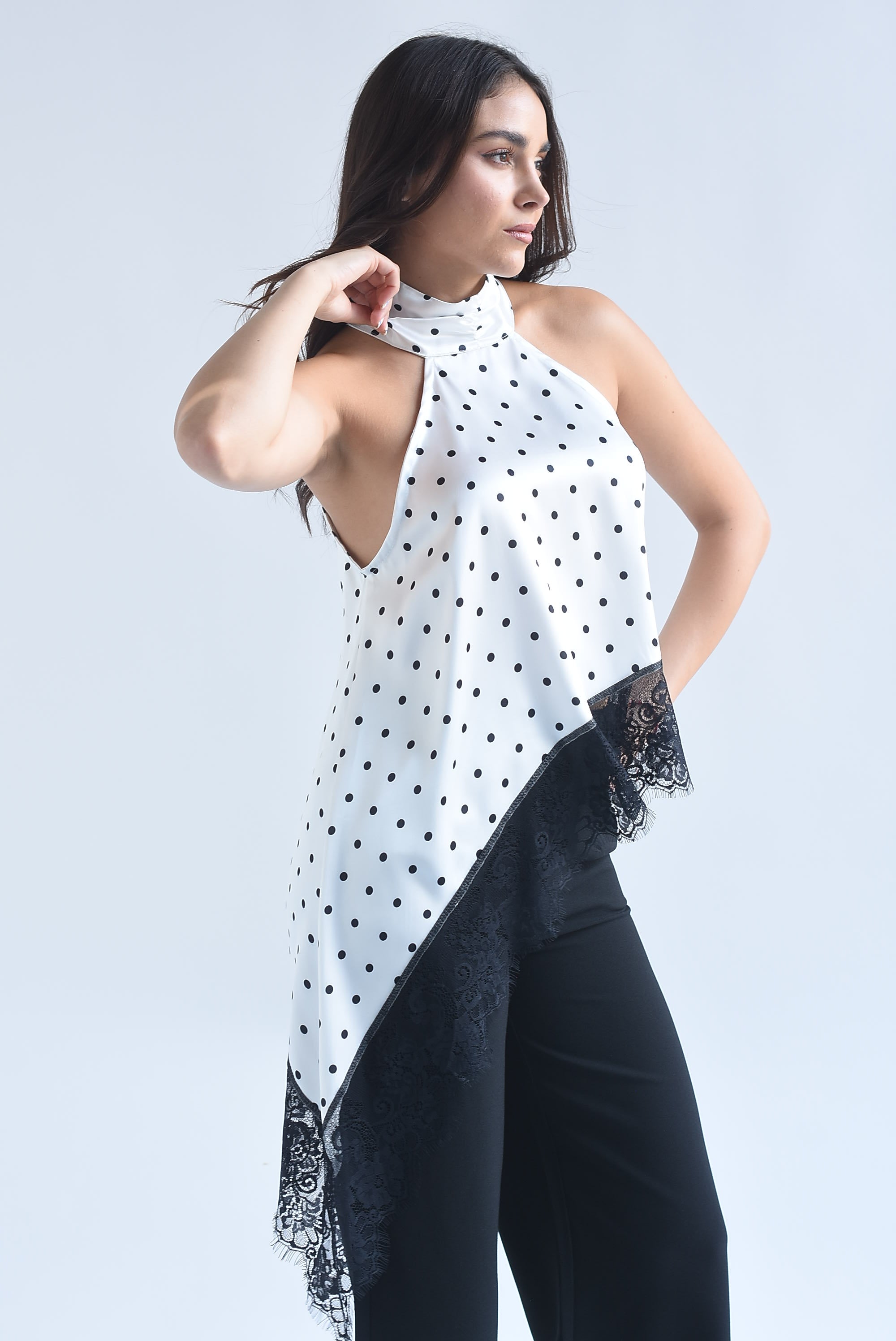 Blusa lencera halter polka dots encaje