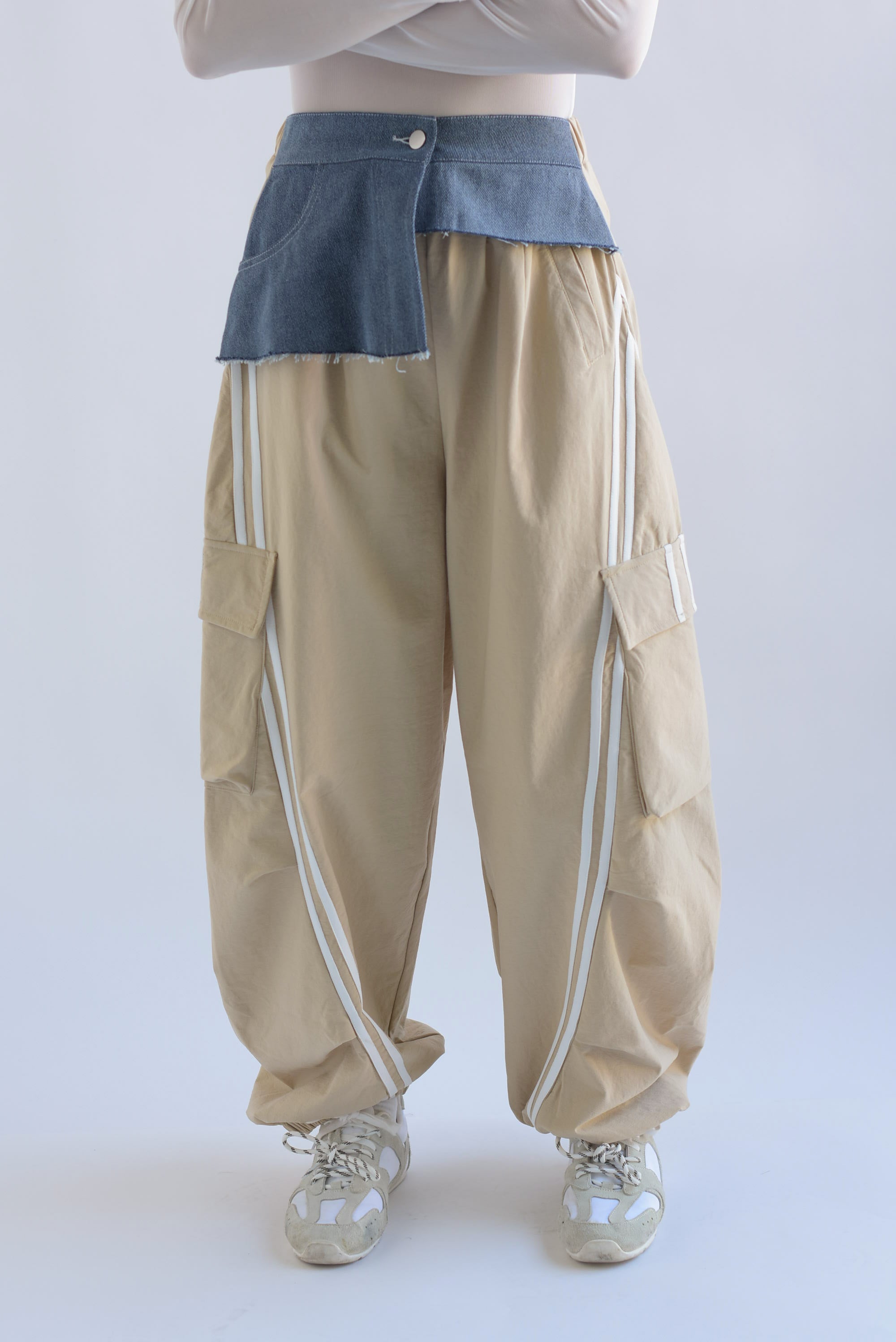 Pantalón globo track pretina denim Beige