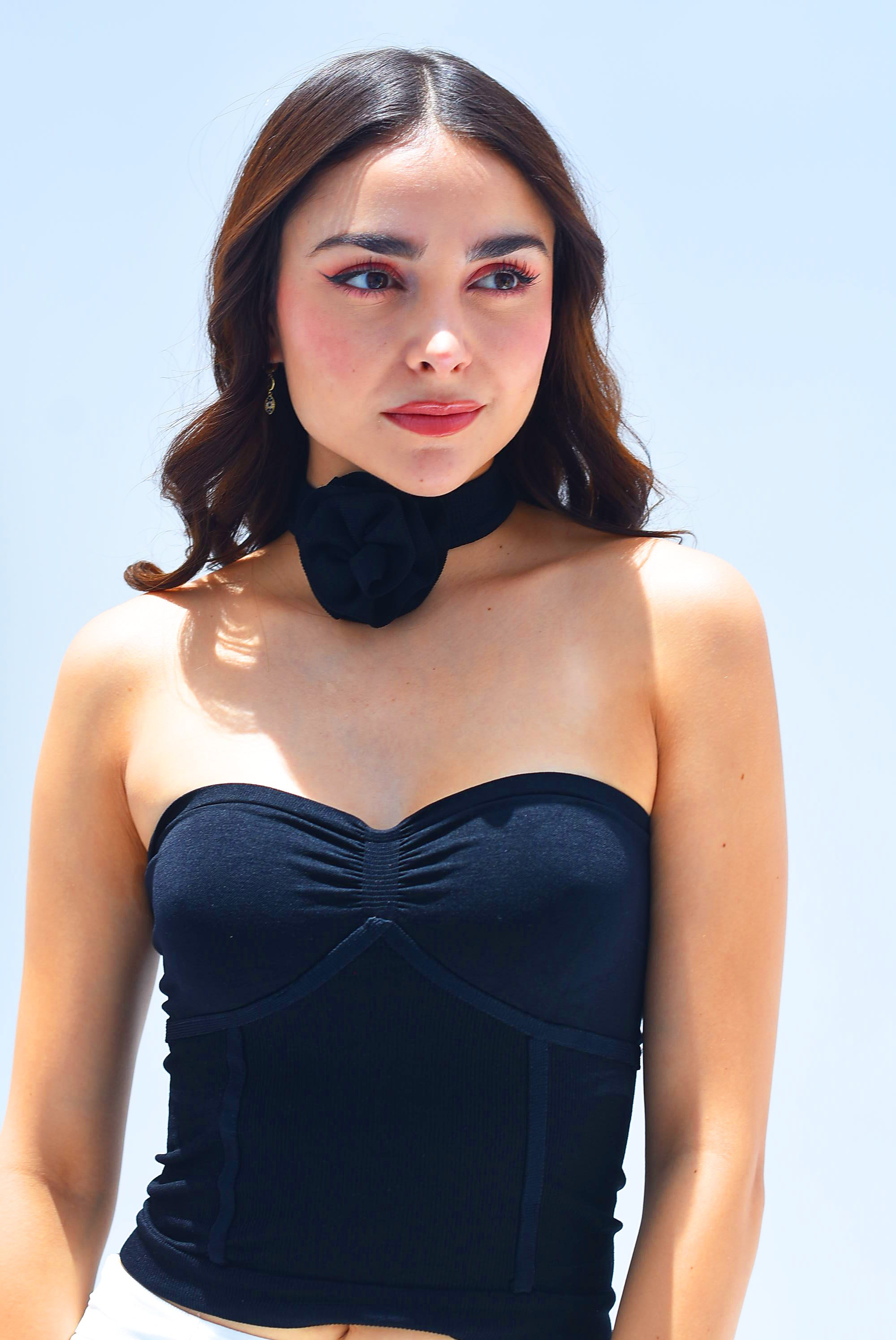 Top con choker flor Negro
