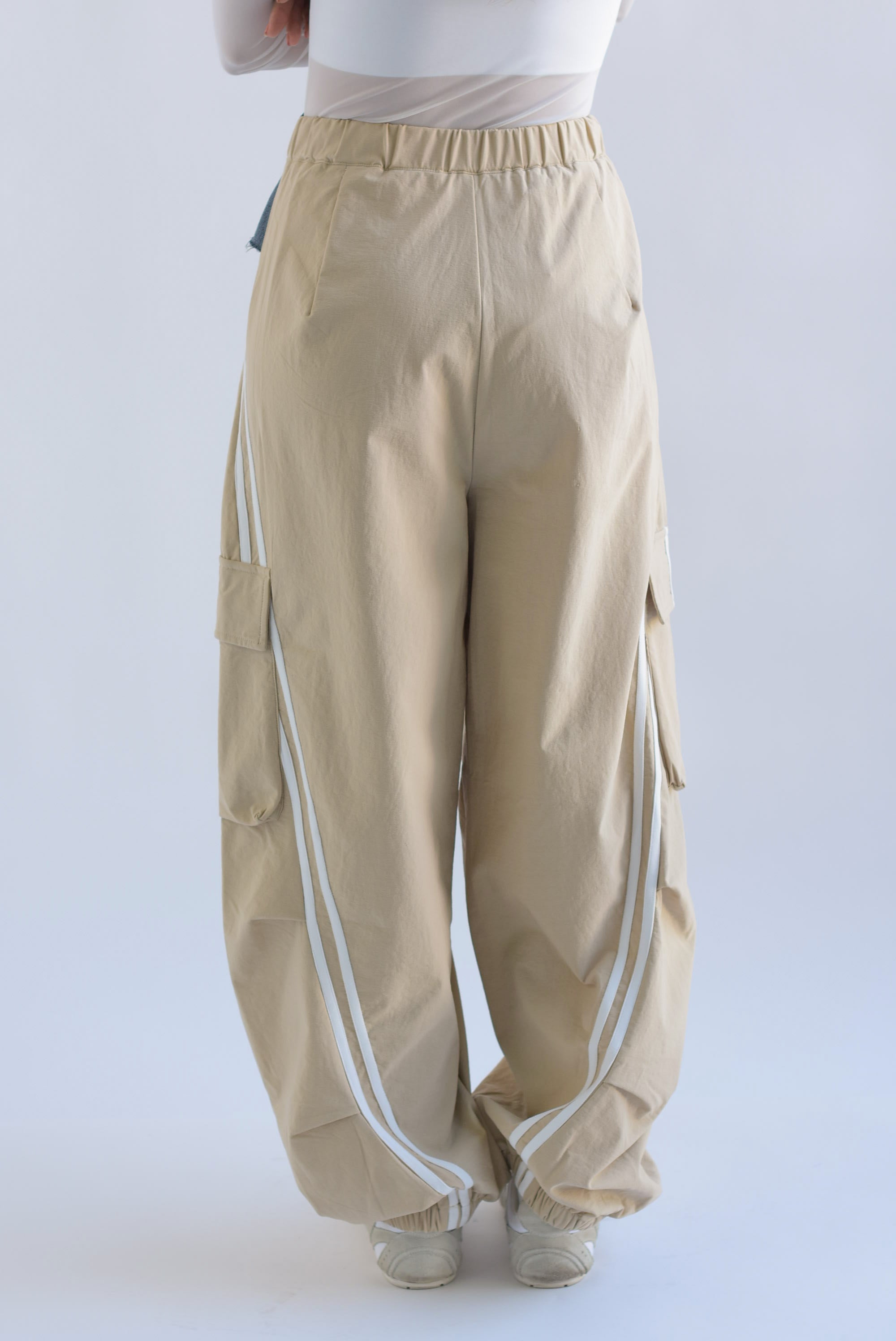Pantalón globo track pretina denim Beige