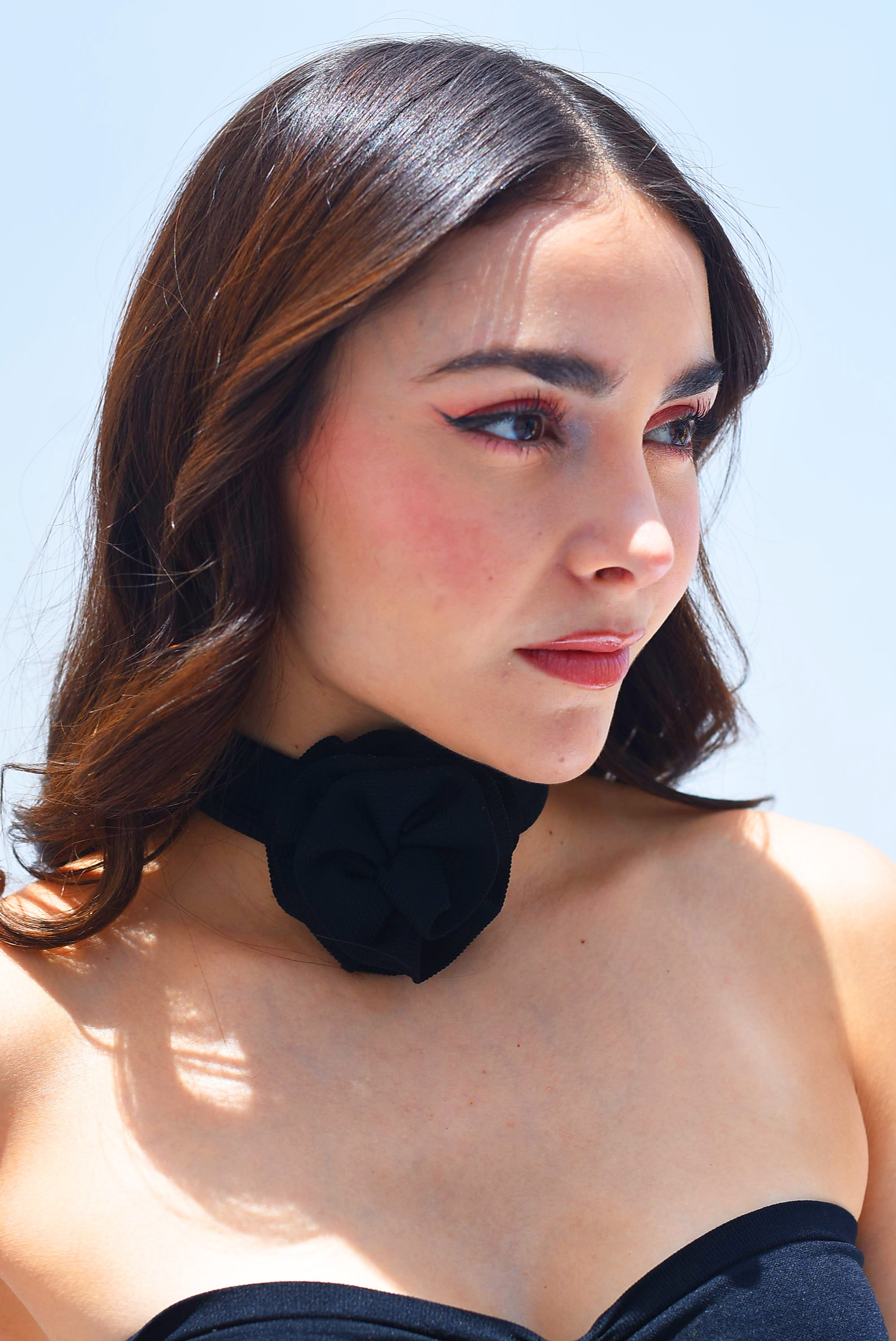 Top con choker flor Negro