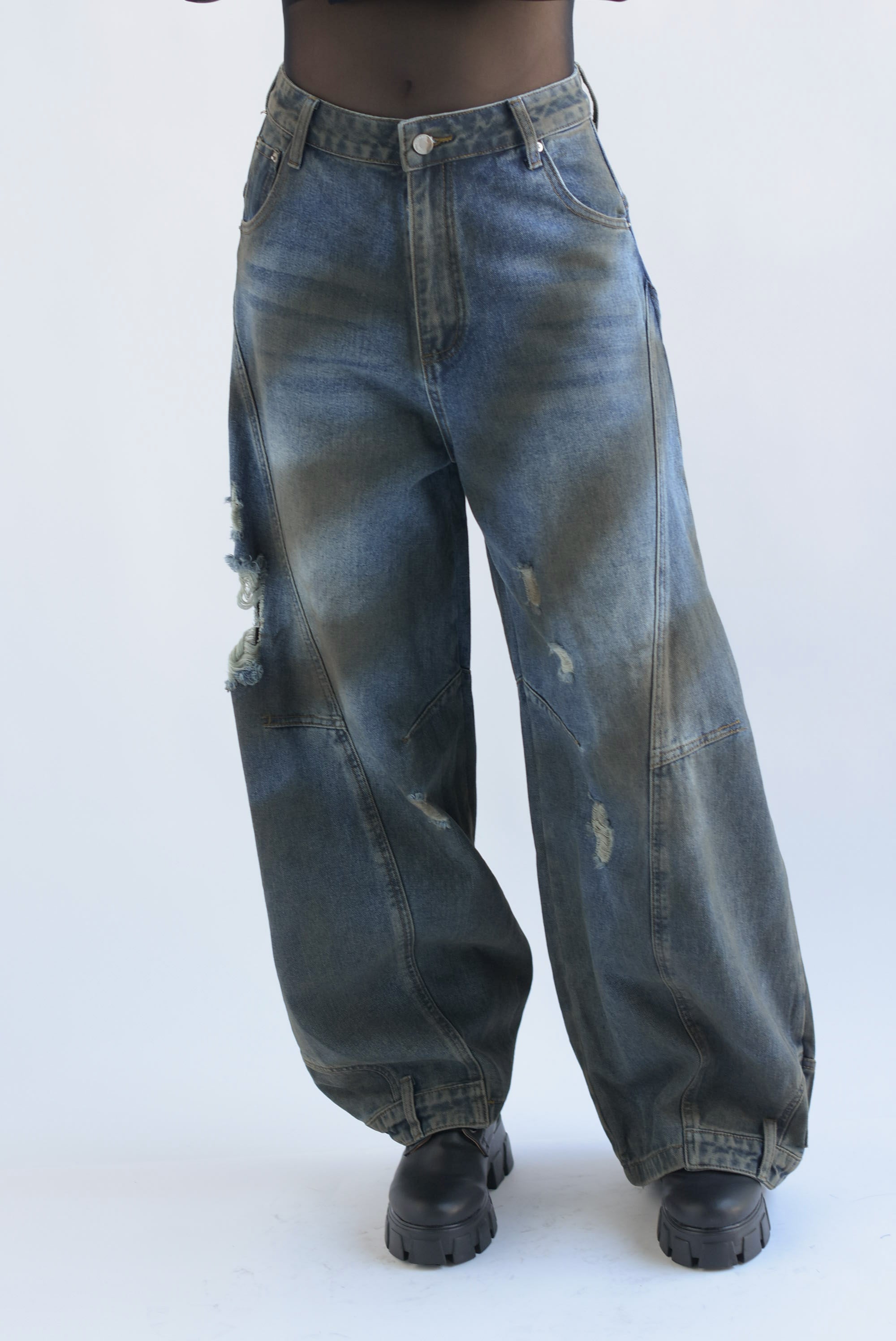 Jeans barrel wide rasgado dirty look