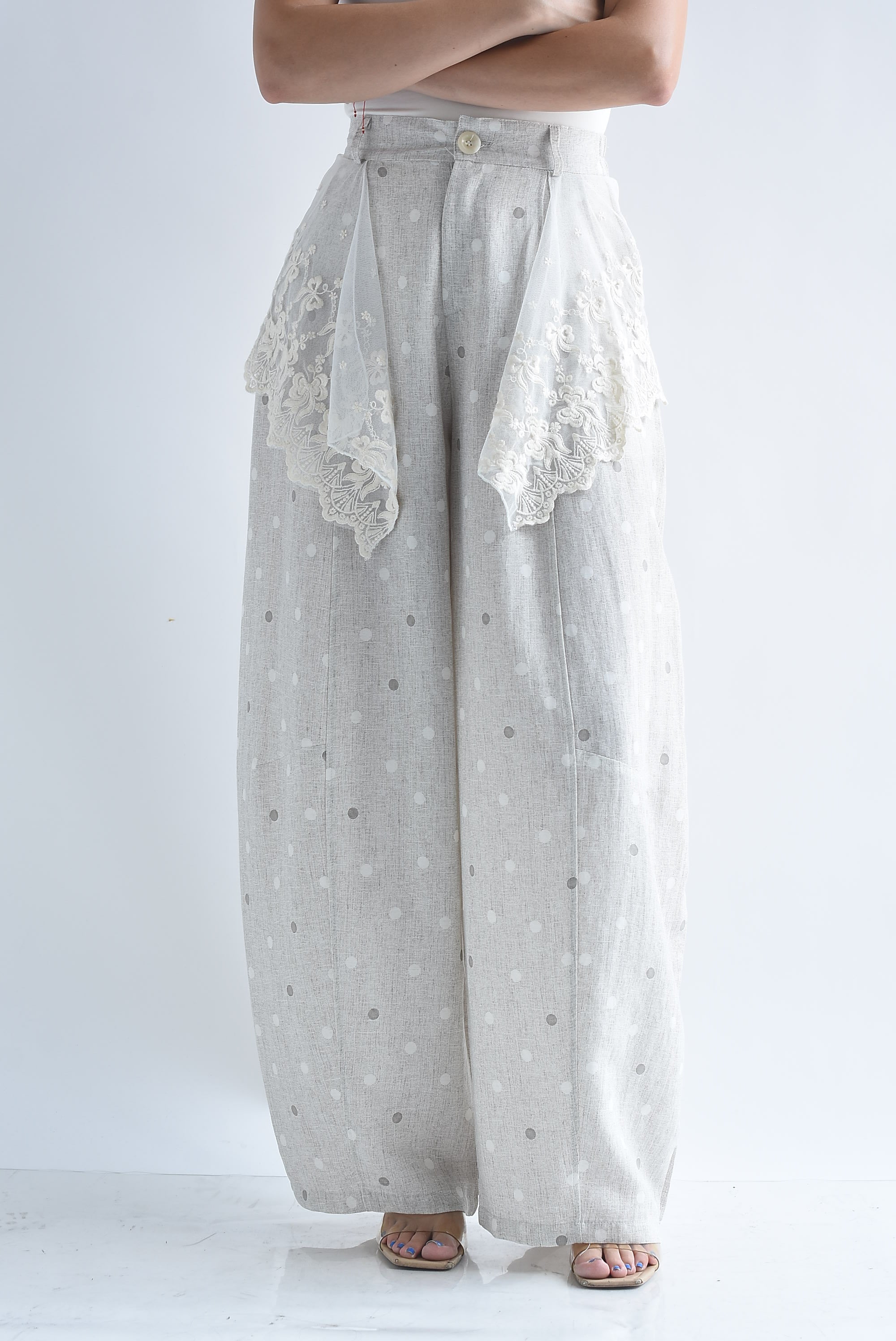 Pantalón barrel polka dots faldón encaje