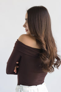 Fashion Styled Blusa nudo off-shoulders Espresso