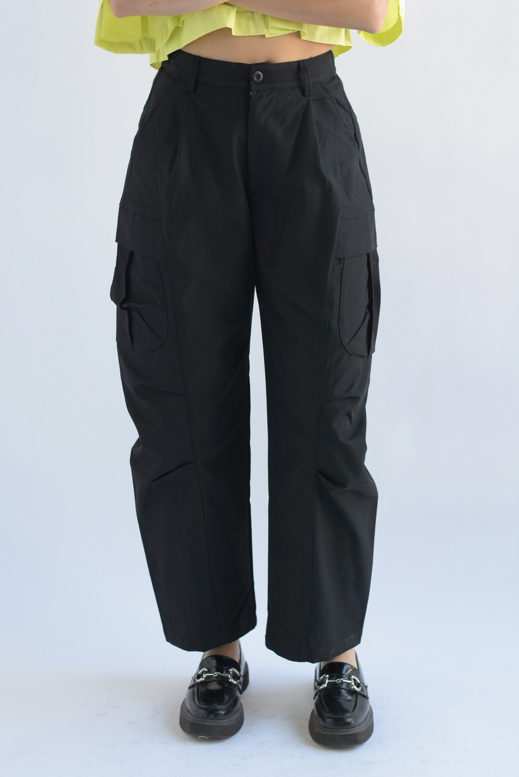 Pantalón barrel cargo Negro