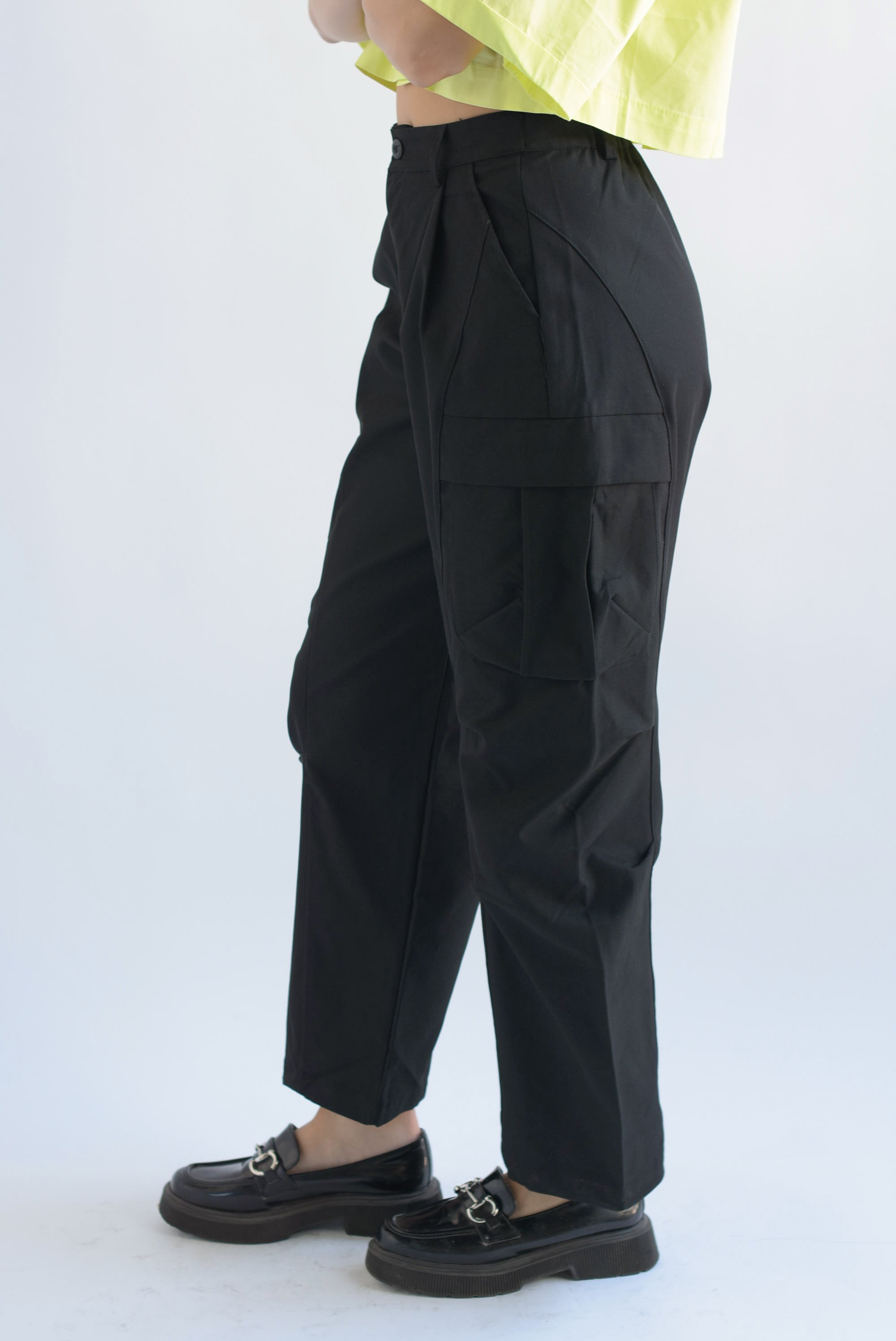 Pantalón barrel cargo Negro