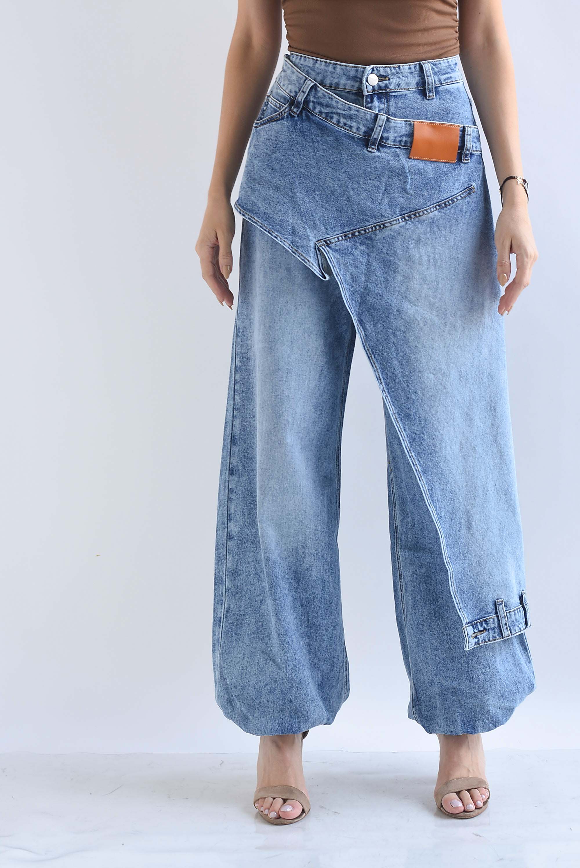 Jeans globo faldón pretina envolvente cierre
