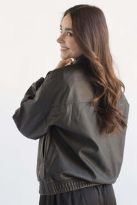 Fashion Styled Chamarra vinipiel desgaste Negro