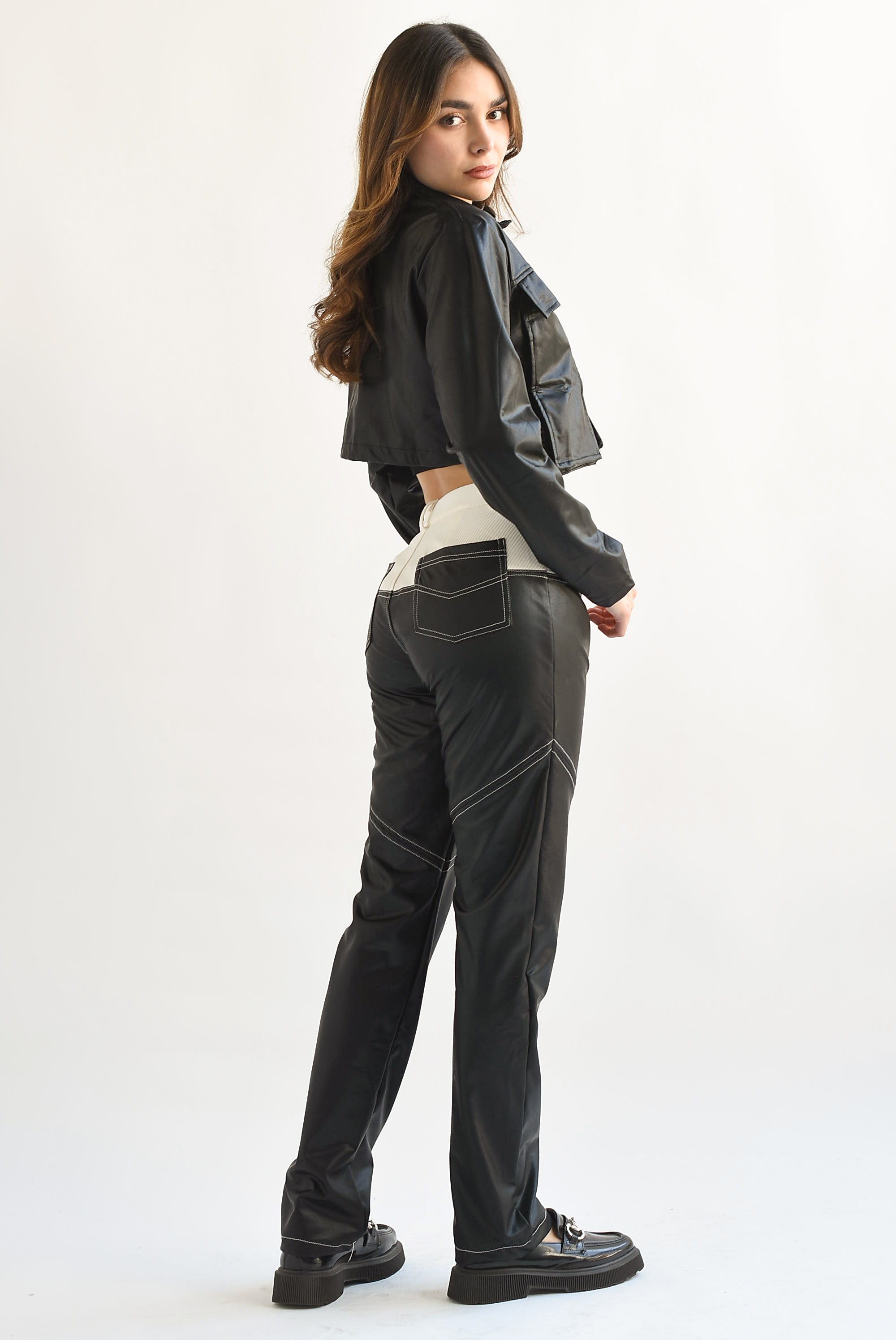 Set Pantalón y Chamarra costuras vinipiel Negro