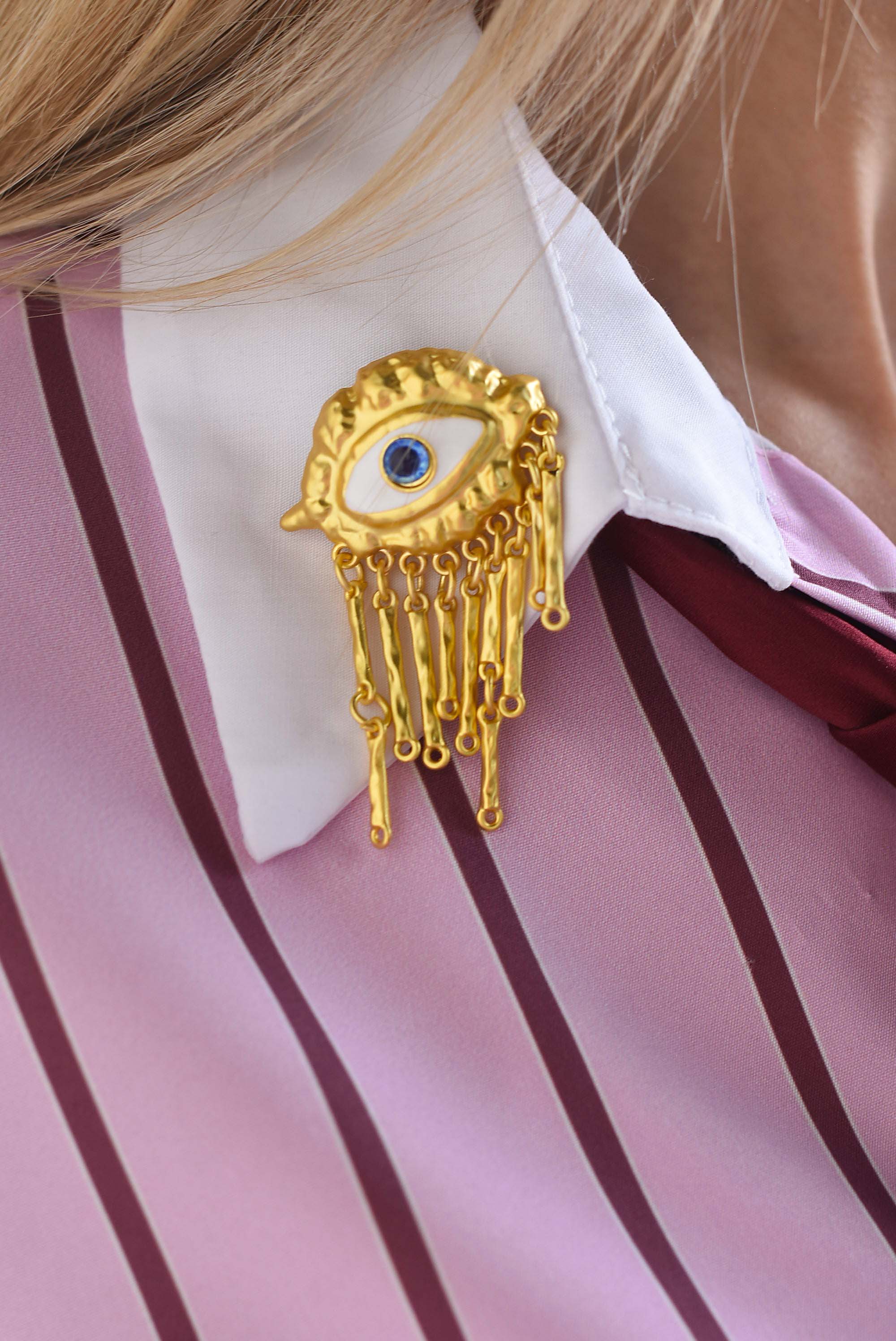Camisa rayas broche ojo