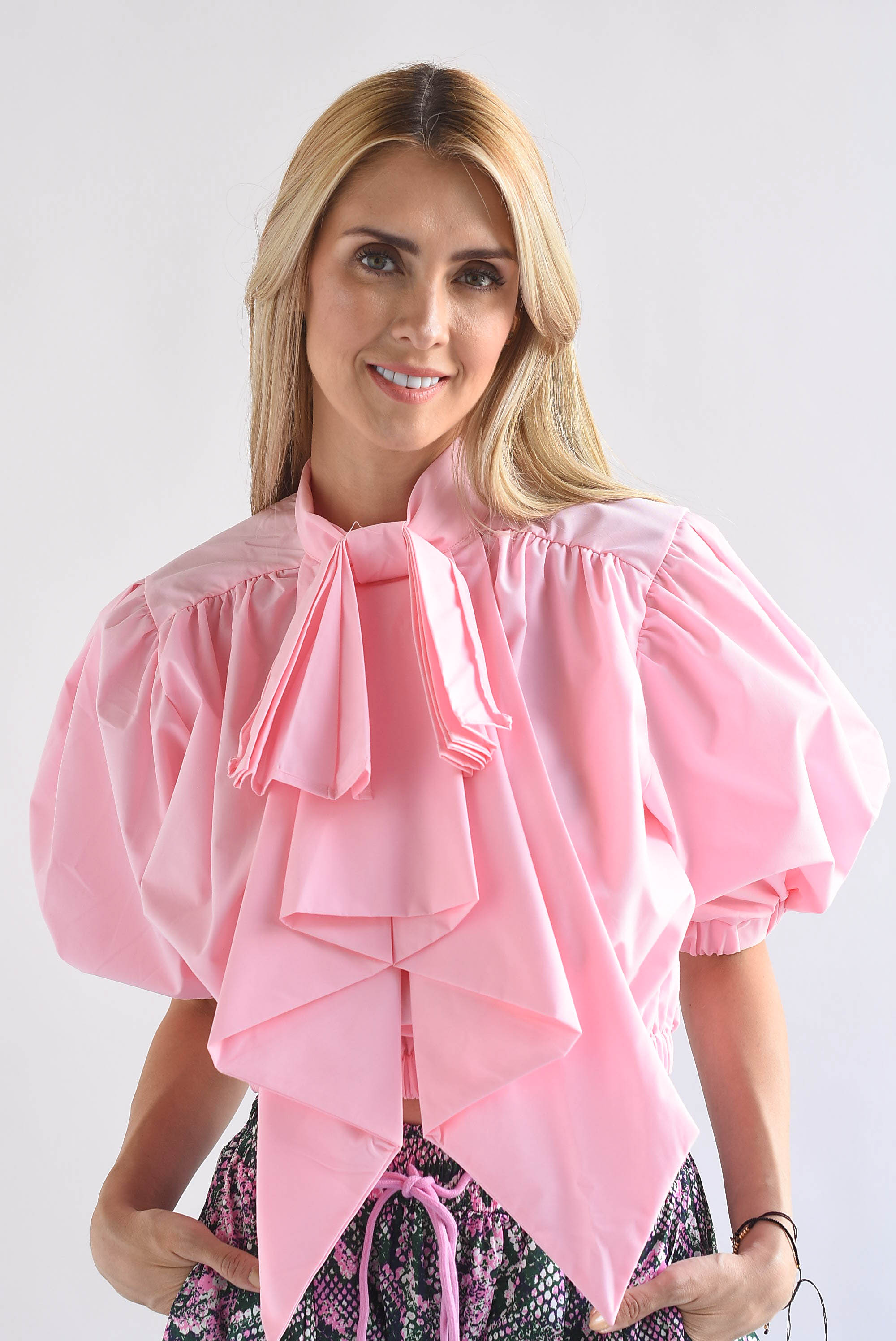 Blusa manga globo moño plisado