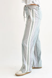 Fashion Styled Pantalón denim light  track Gris