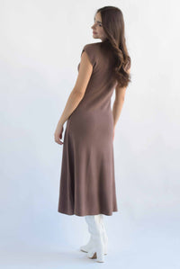 Fashion Styled Vestido largo punto cuello perkins Café