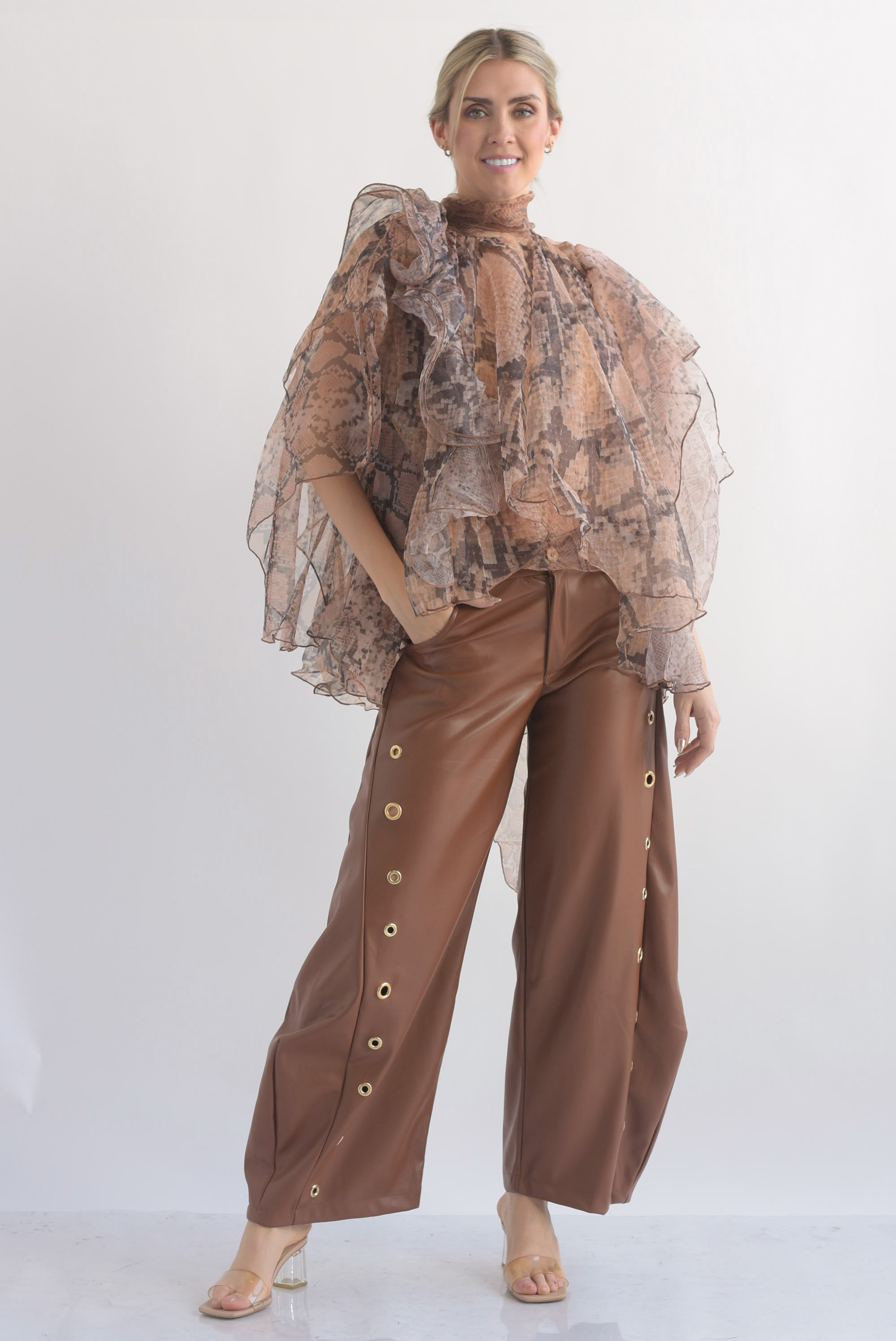 Pantalón barrel vinipiel aros