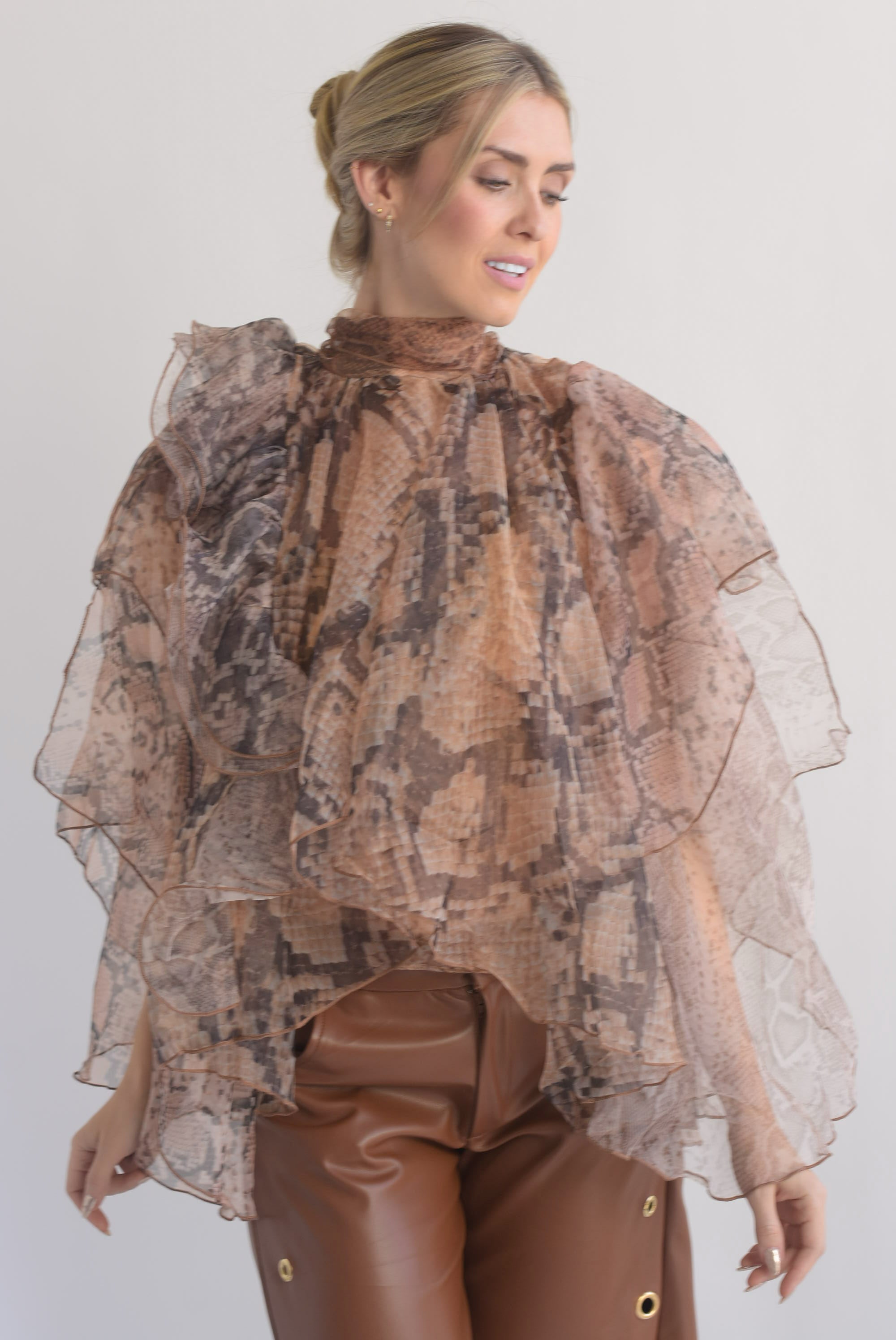 Blusa olanes tipo capa snake print