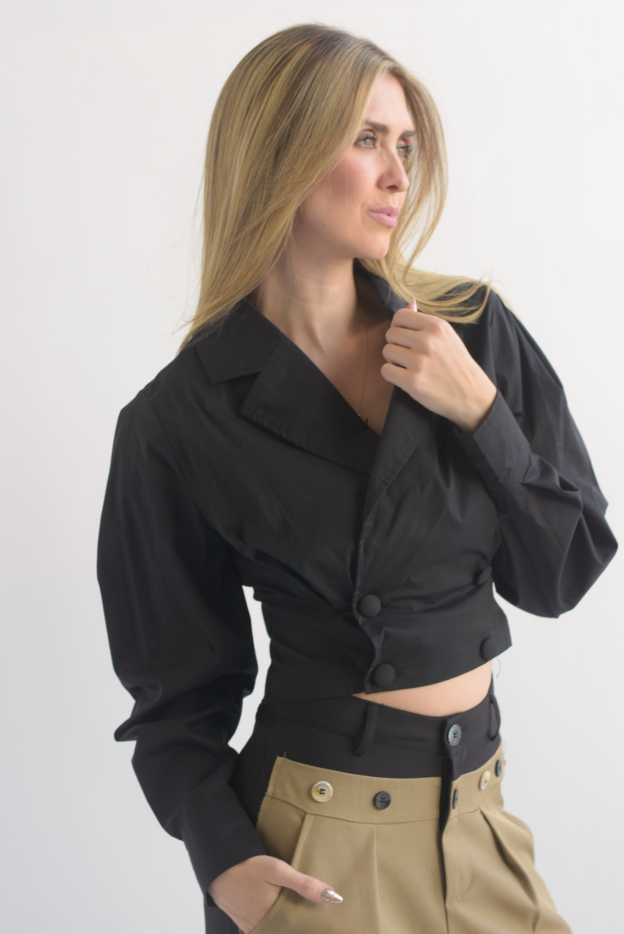 Camisa crop botones cruzados