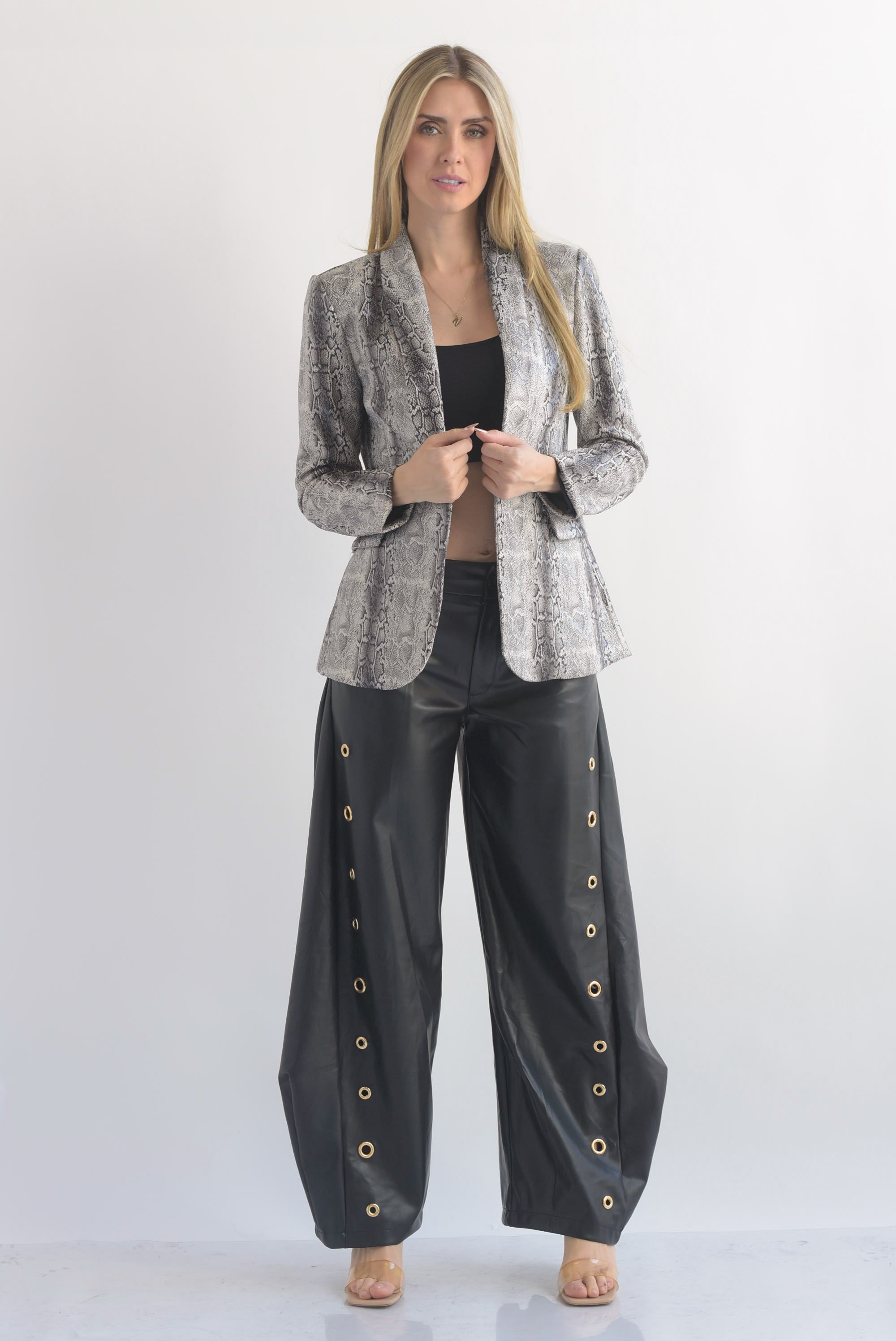 Pantalón barrel vinipiel aros