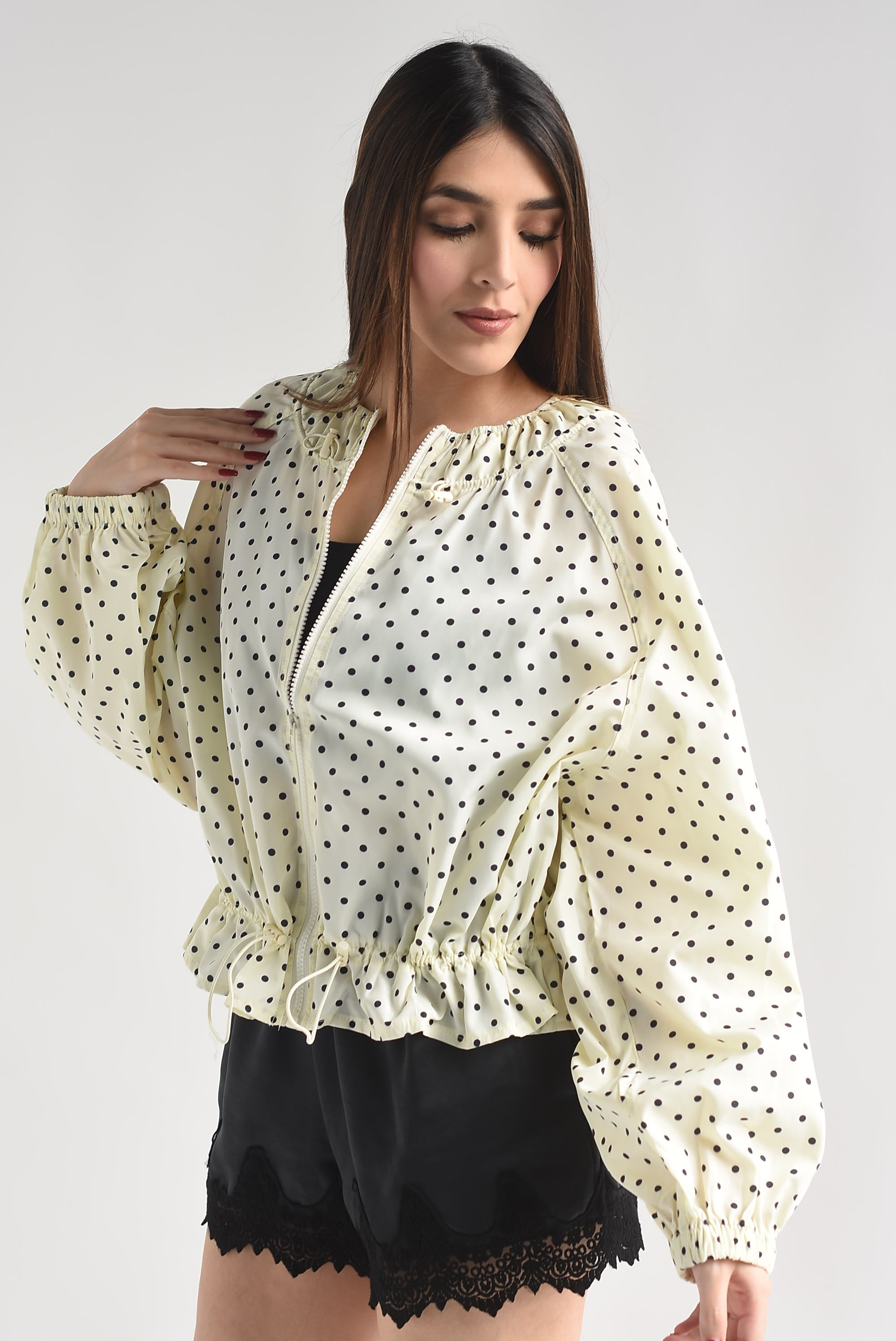 Chamarra impermeable polka dots