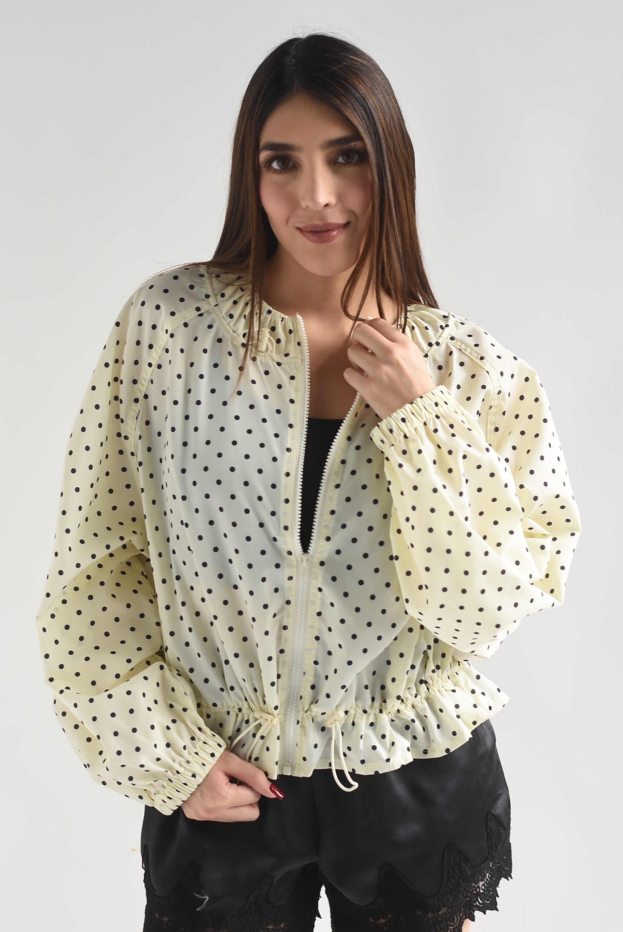 Chamarra impermeable polka dots