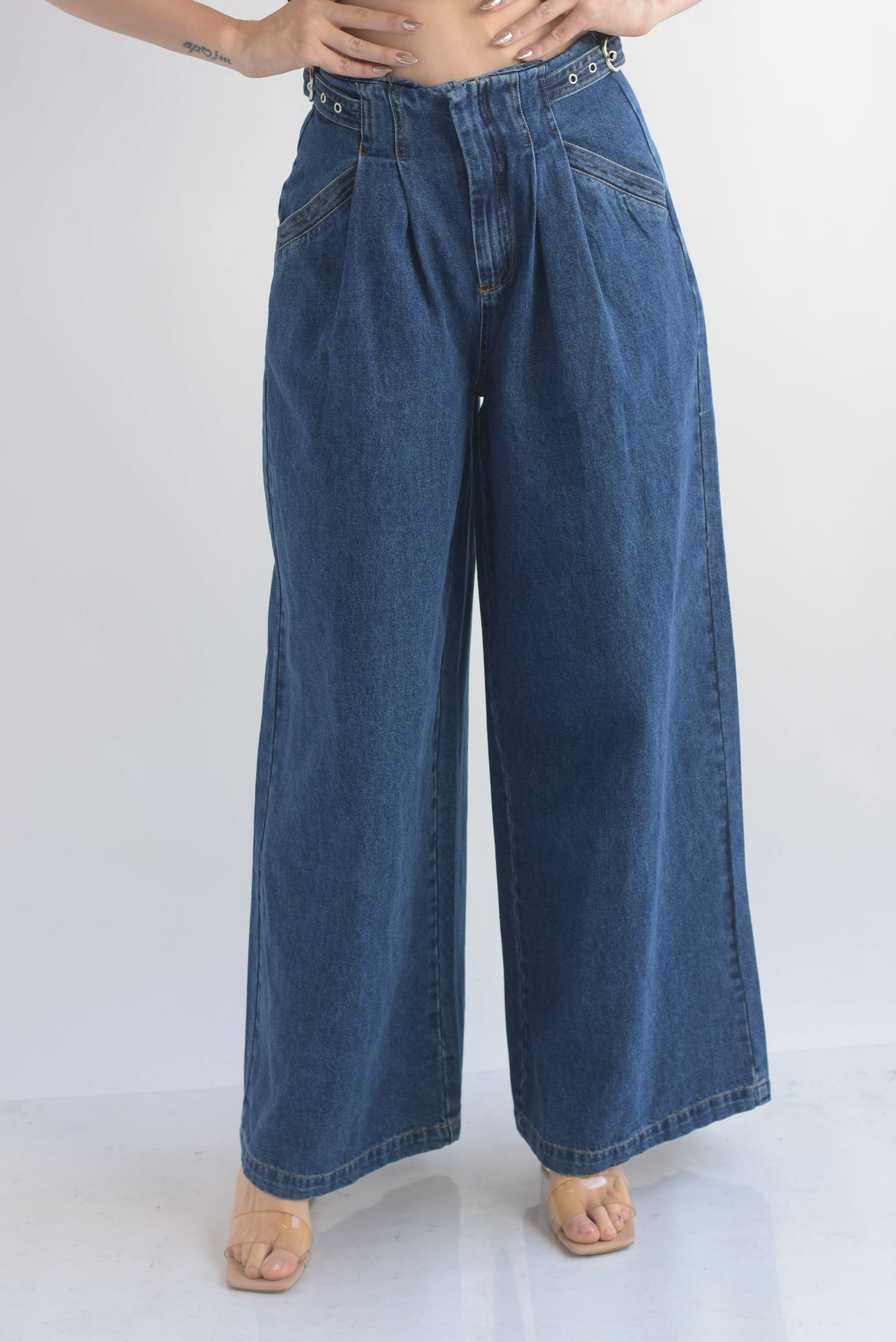 Jeans super wide hebillas laterales