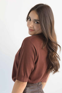 Fashion Styled Blusa punto cuello alto manga corta Espresso