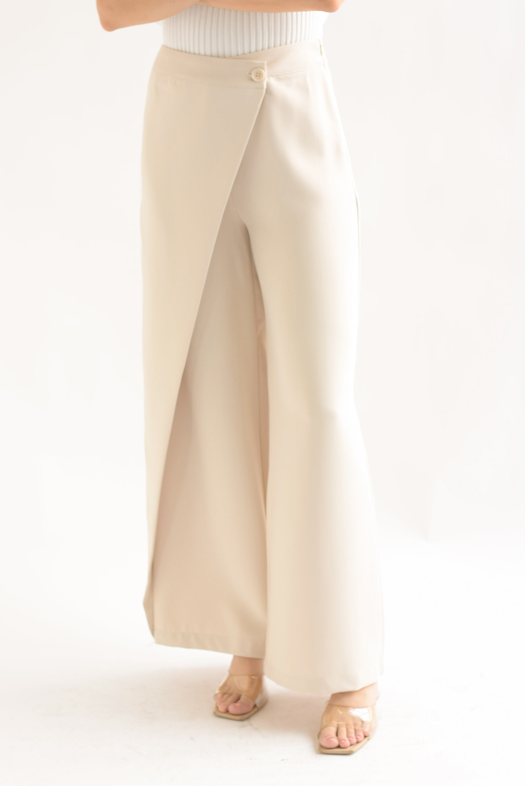 Pantalón de vestir asimétrico Beige