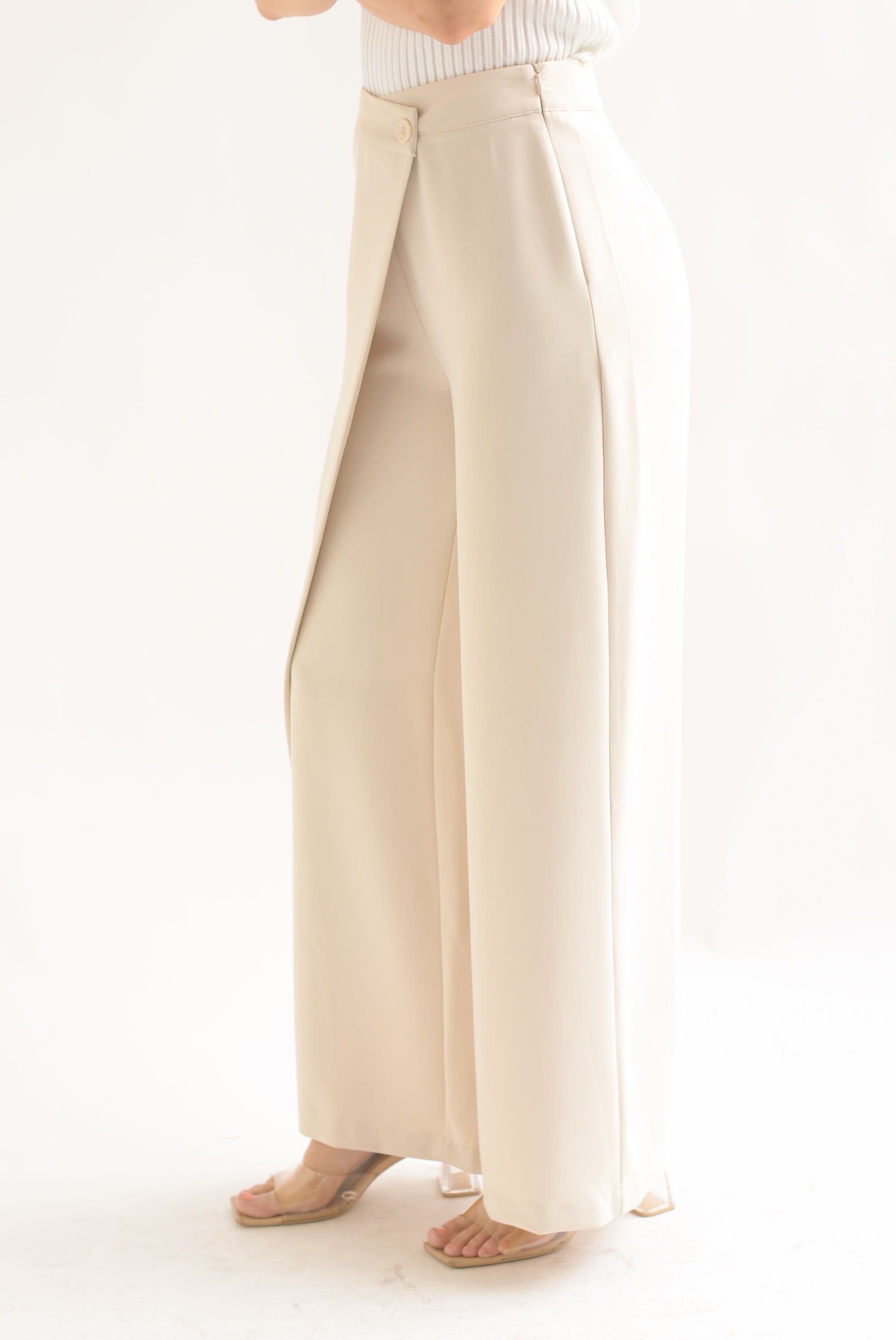 Pantalón de vestir asimétrico Beige