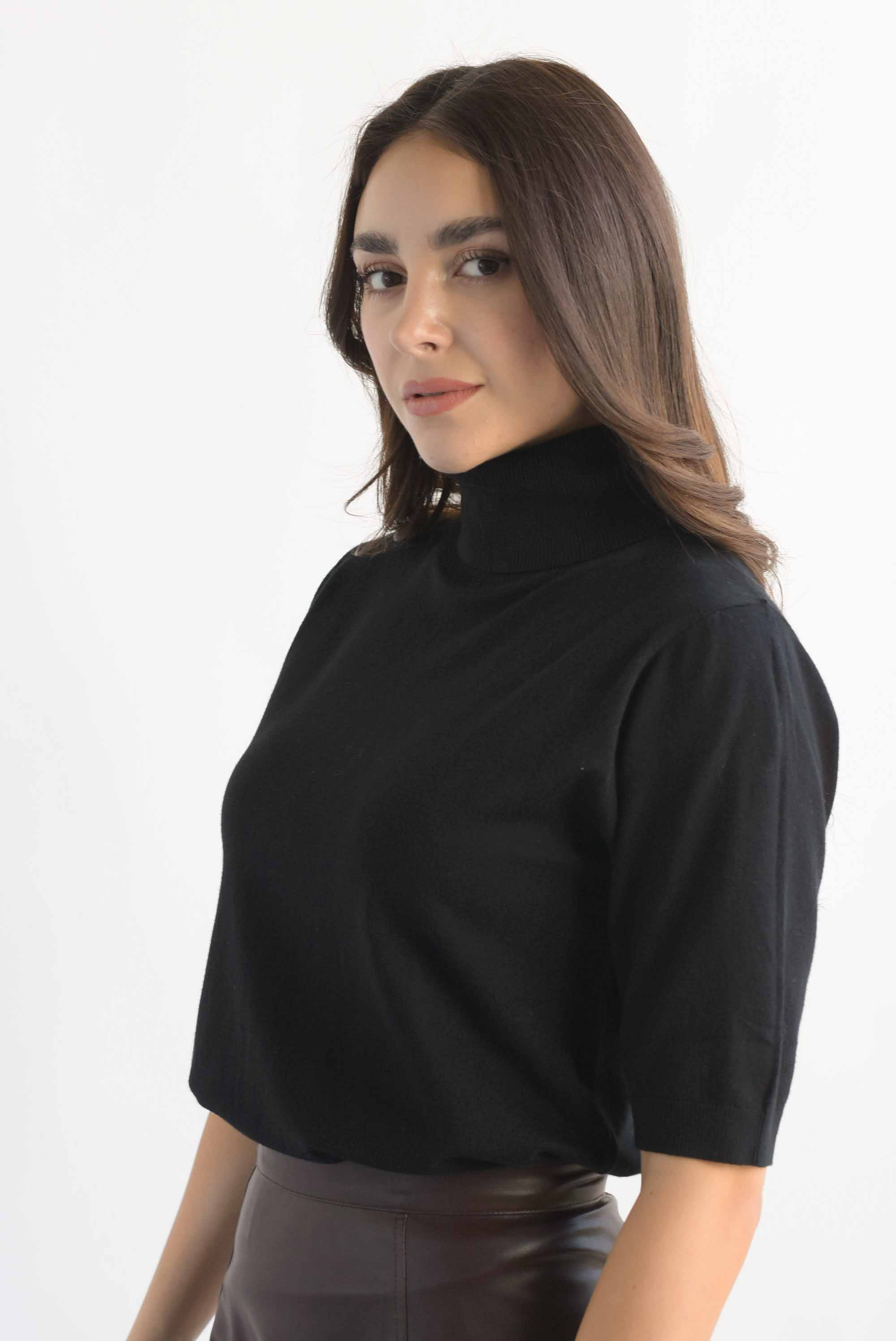 Blusa punto cuello alto manga corta Negro
