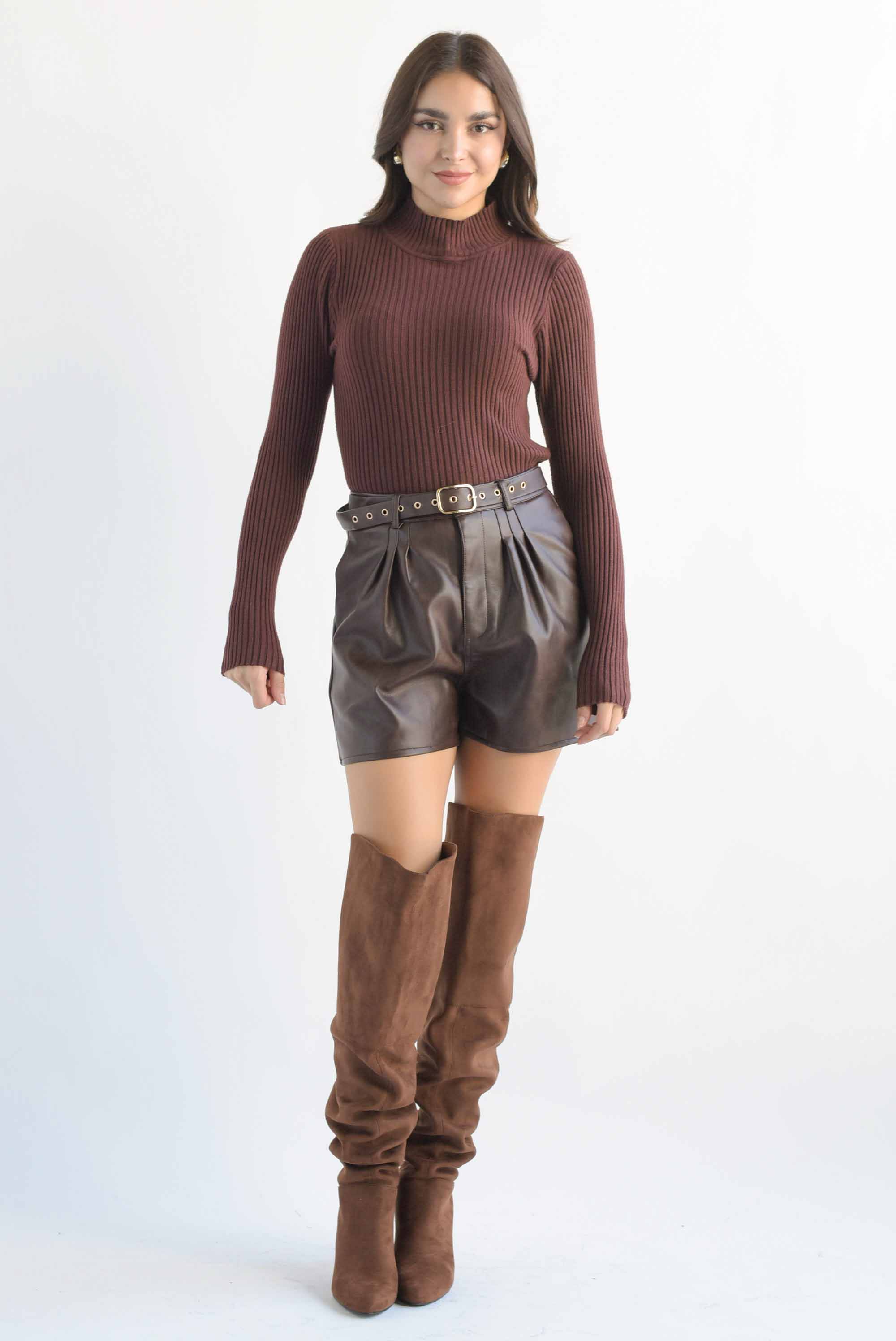 Sweater canalé cuello alto Café