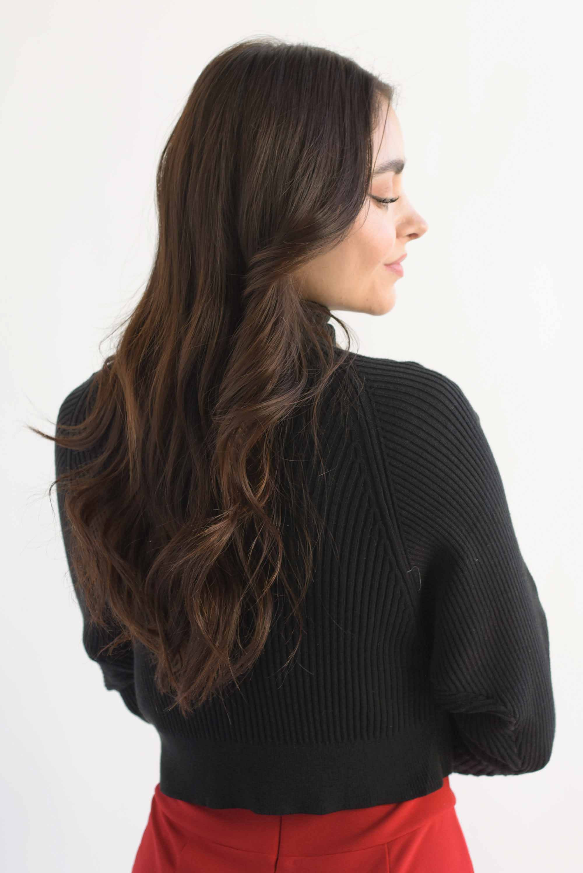 Sweater crop canalé cruzado Negro