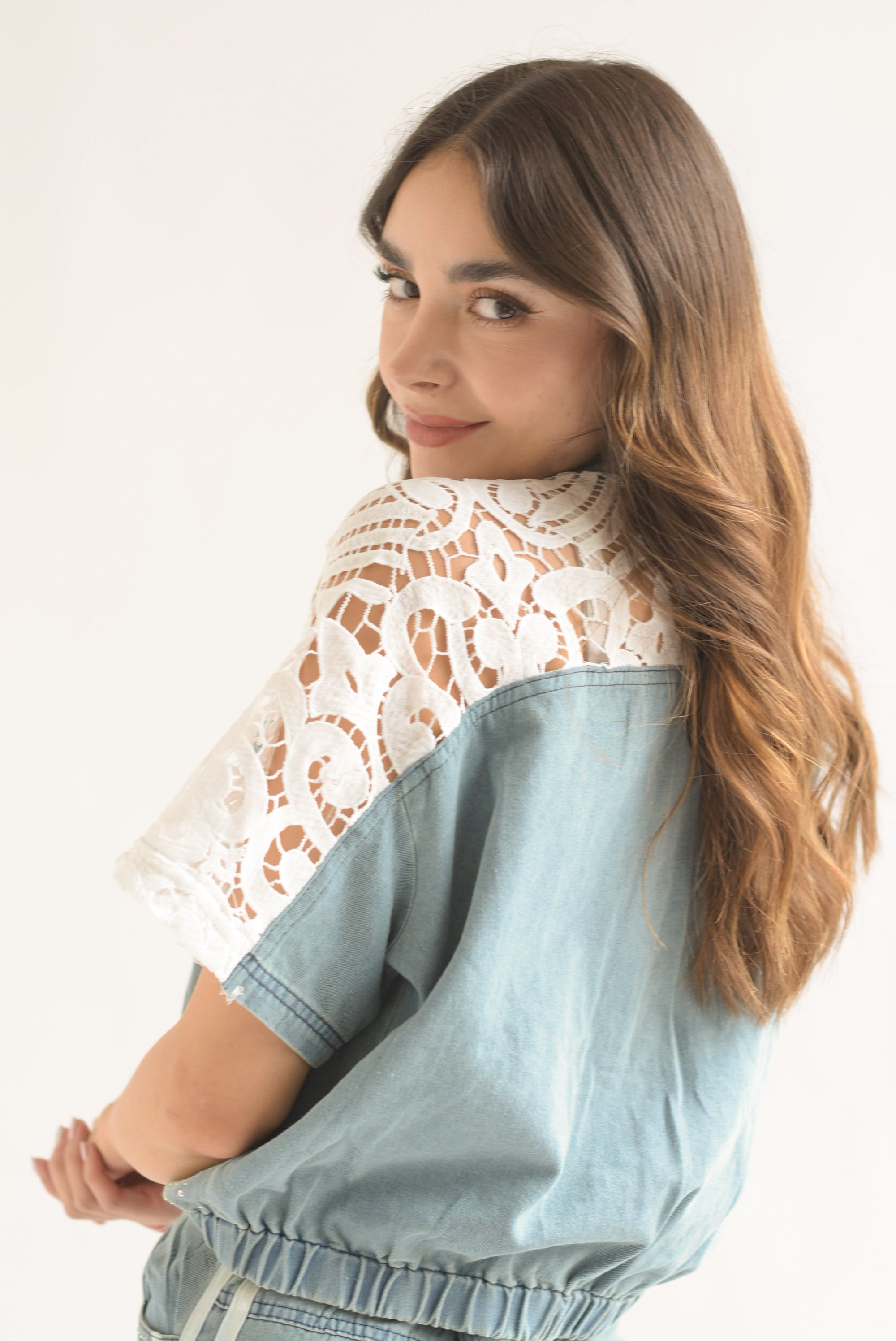 Set Pantalón track y Blusa Denim encaje brillos