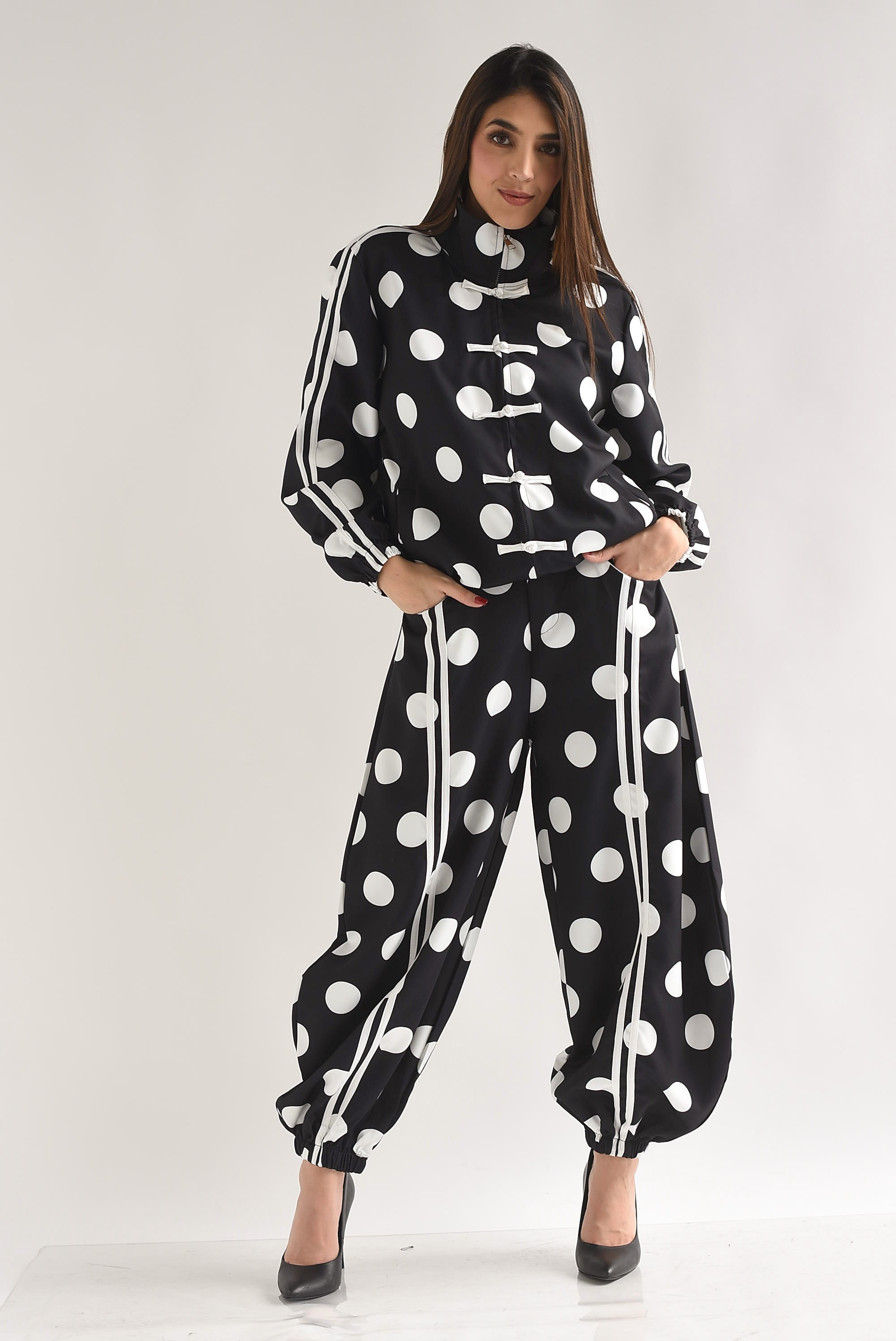 Set Pantalón barrel y Chamarra polka dots lazos chinos