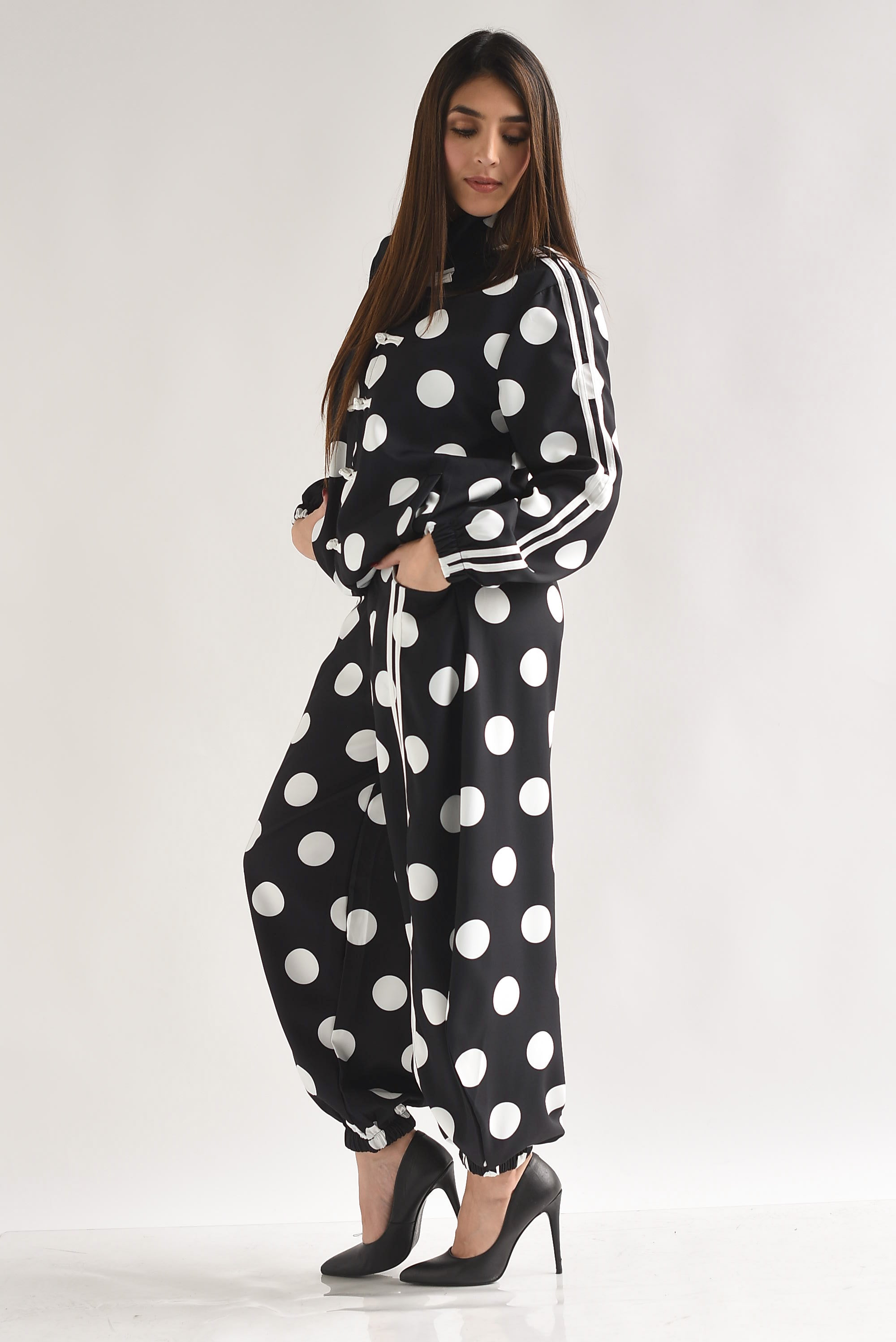 Set Pantalón barrel y Chamarra polka dots lazos chinos