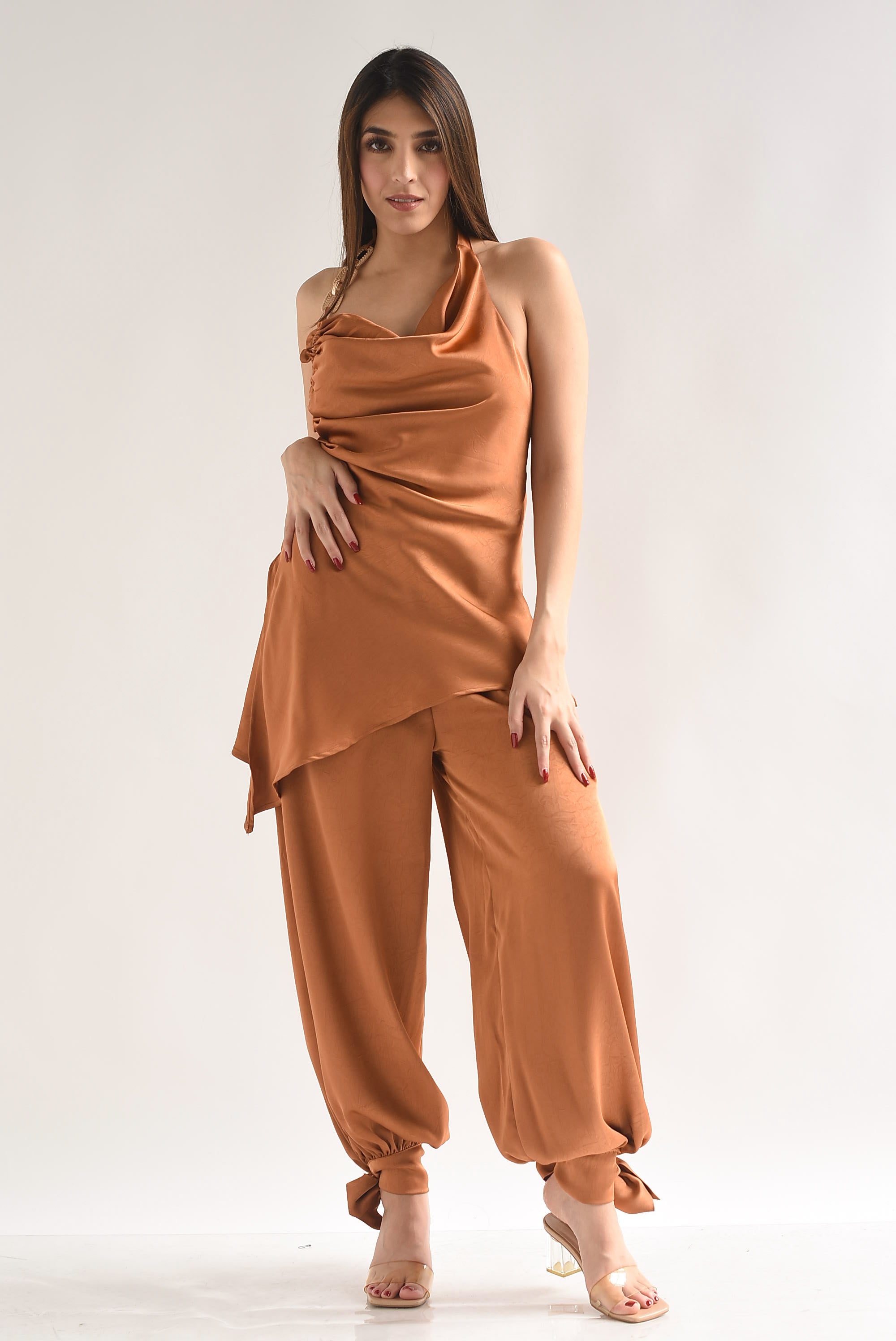 Set Pantalón globo y Blusa asimétrica cadena