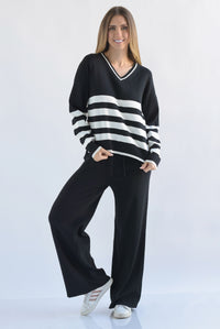 Fashion Styled Set Pantalón y Sweater cuello V franjas punto Negro