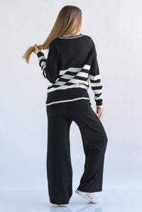 Fashion Styled Set Pantalón y Sweater cuello V franjas punto Negro