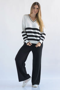 Fashion Styled Set Pantalón y Sweater cuello V franjas punto Blanco