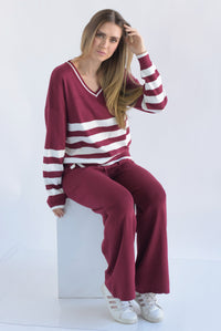 Fashion Styled Set Pantalón y Sweater cuello V franjas punto Vino