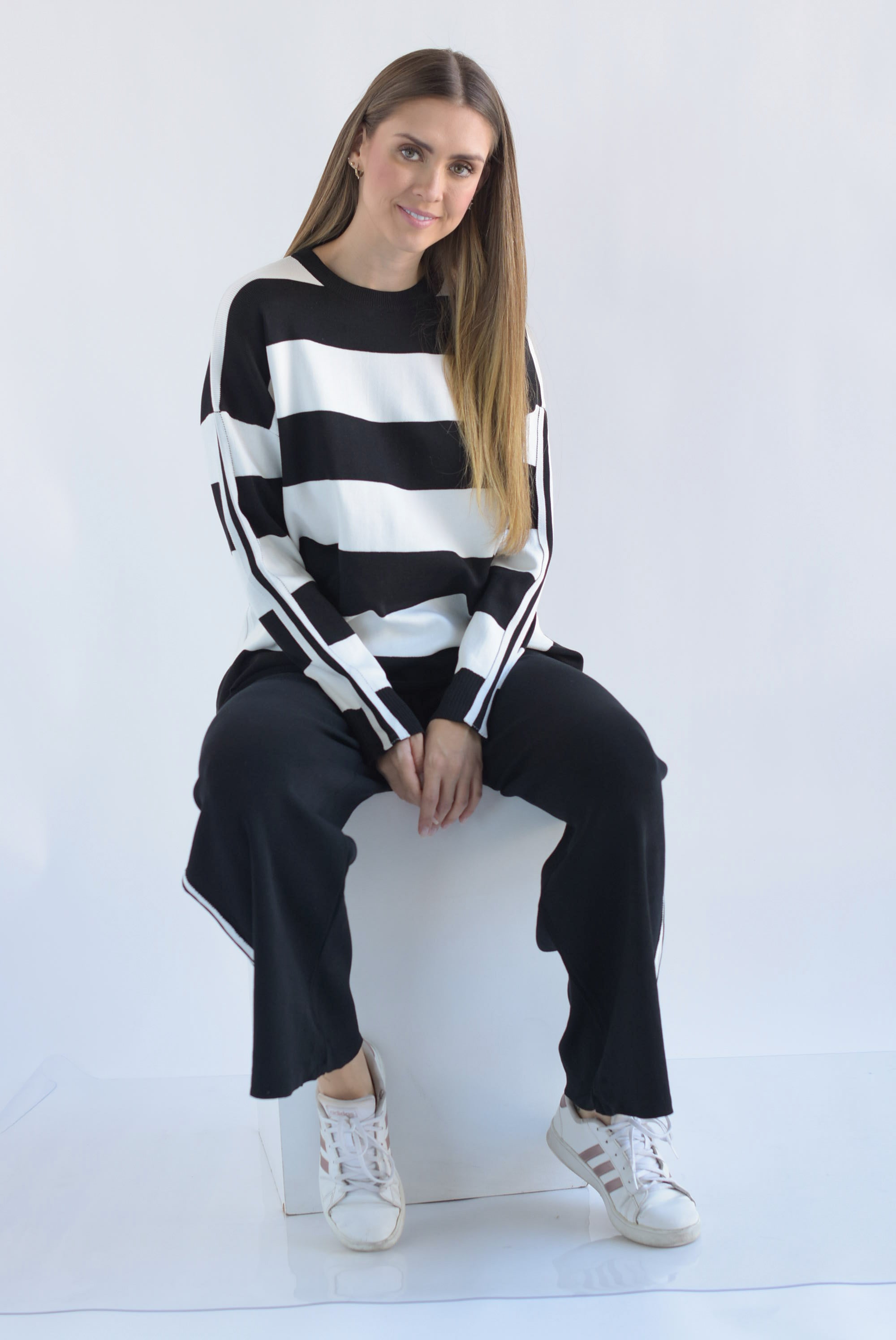 Set Pantalón track y Sweater franjas punto Negro