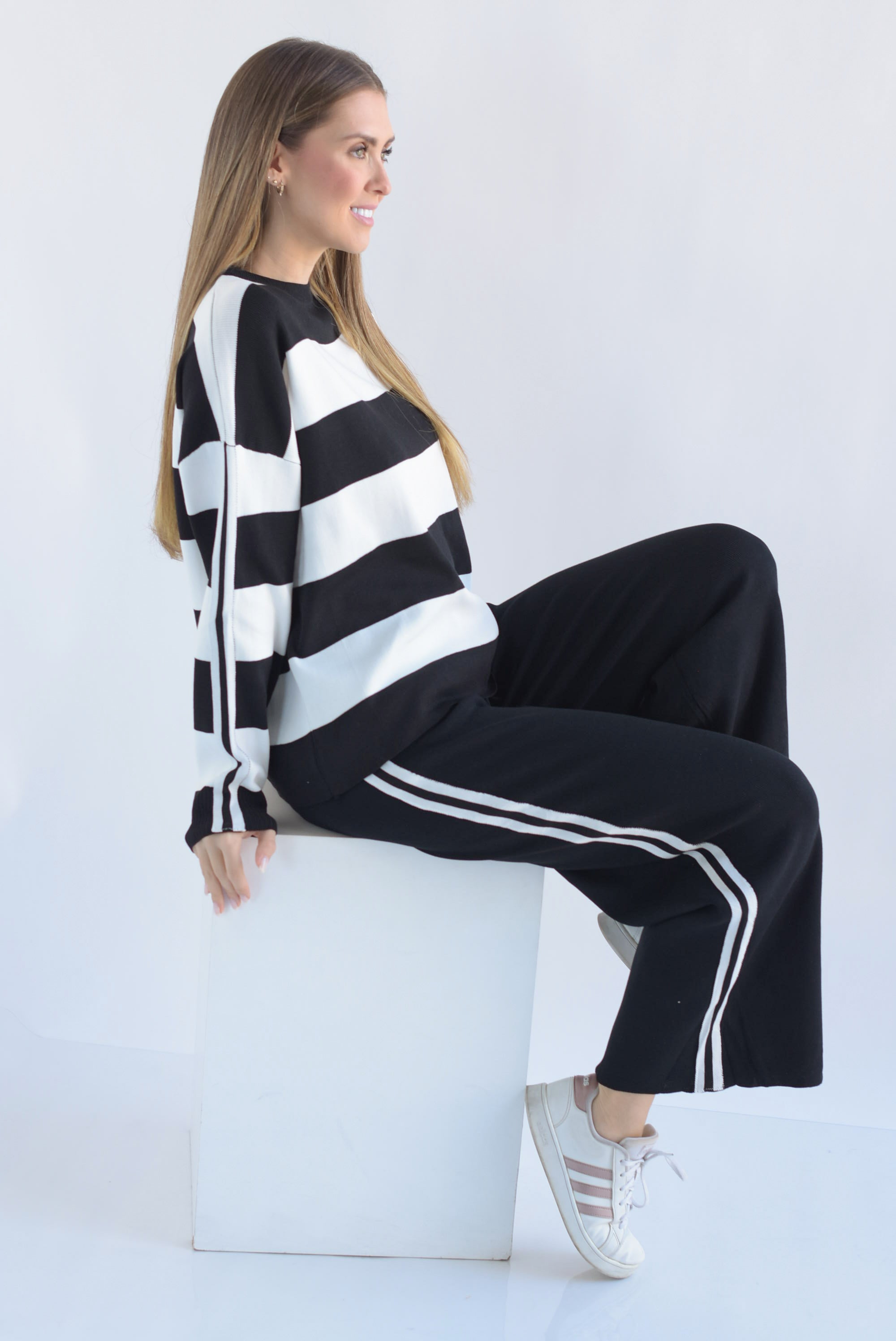 Set Pantalón track y Sweater franjas punto Negro