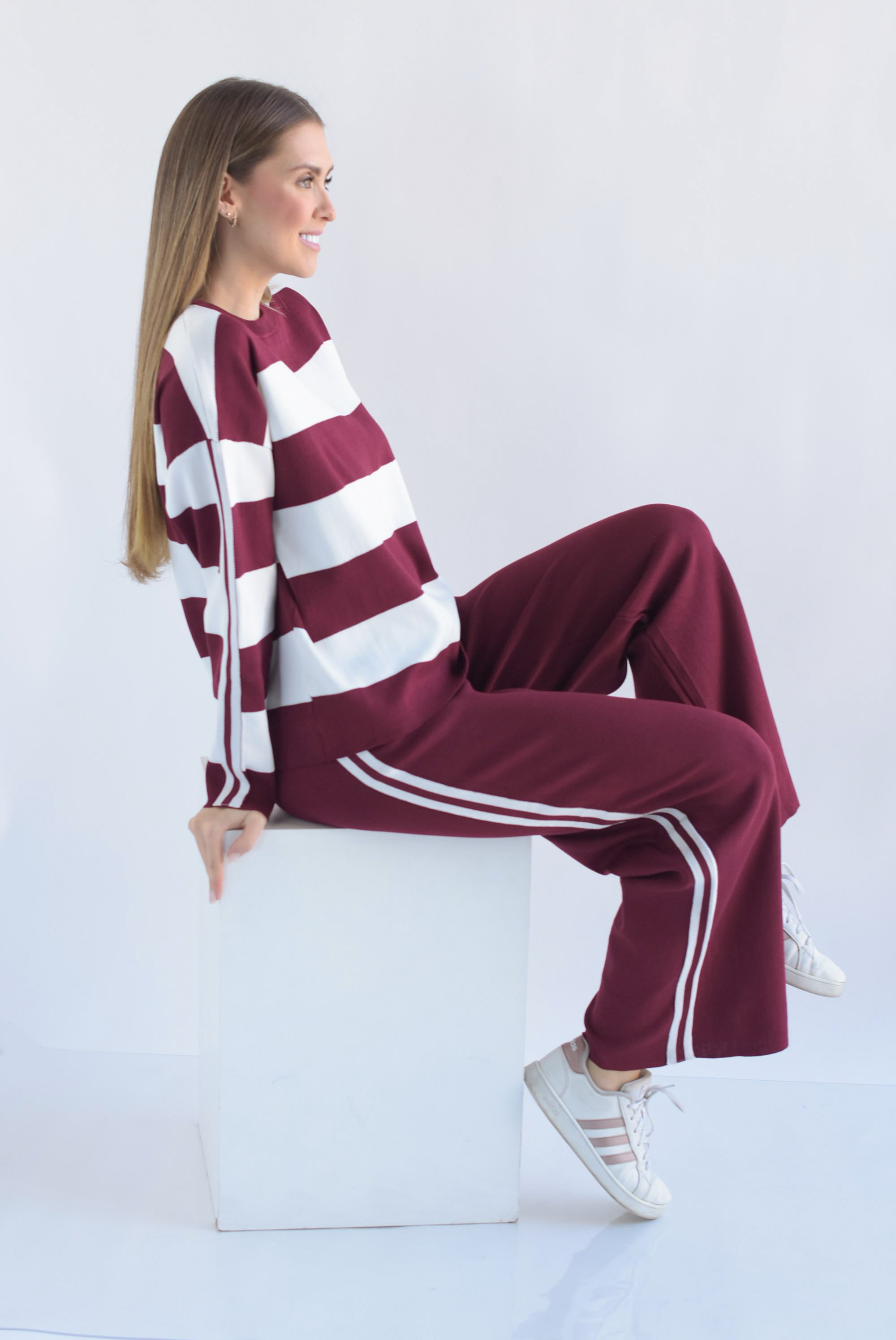 Set Pantalón track y Sweater franjas punto Vino