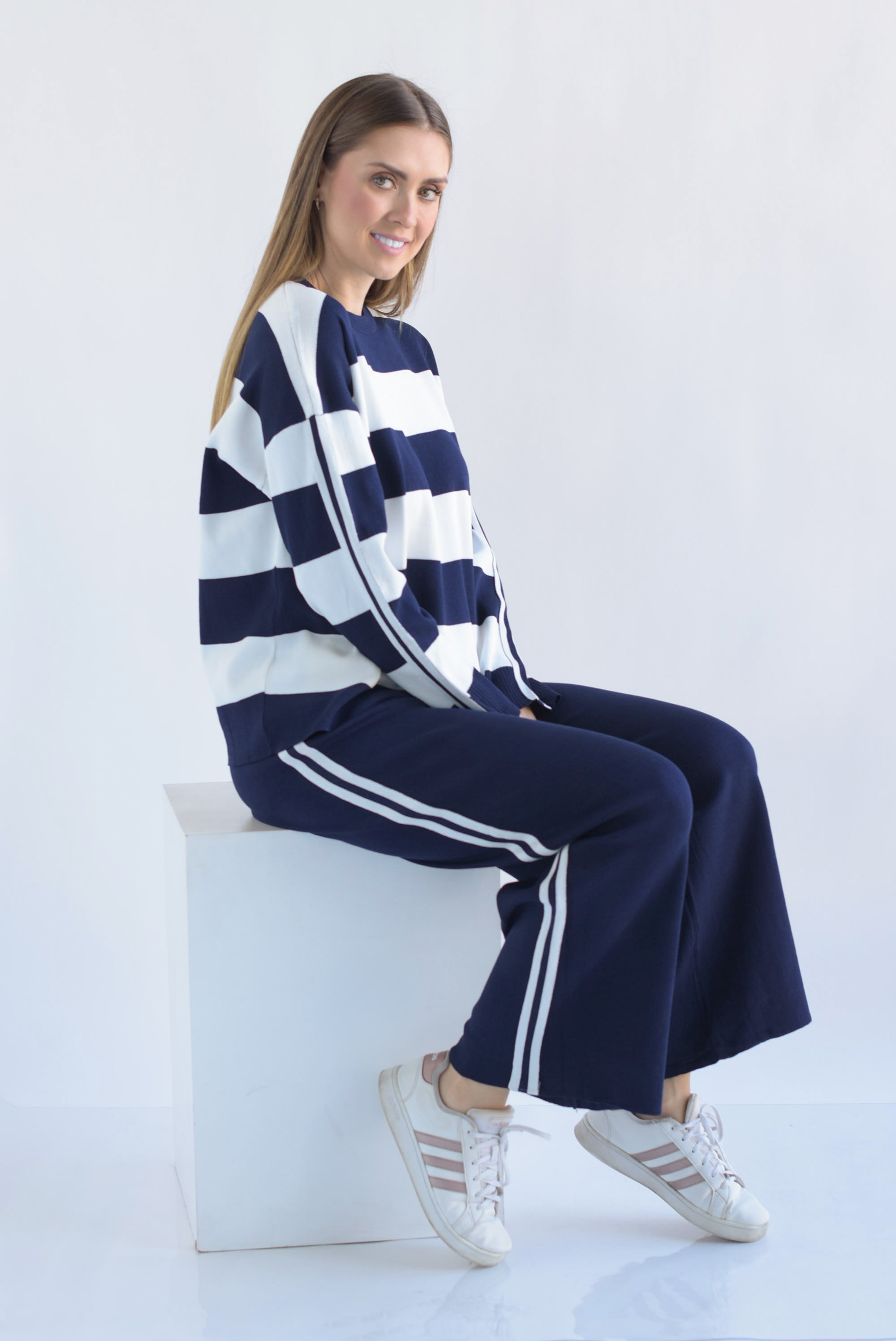 Set Pantalón track y Sweater franjas punto Azul Marino