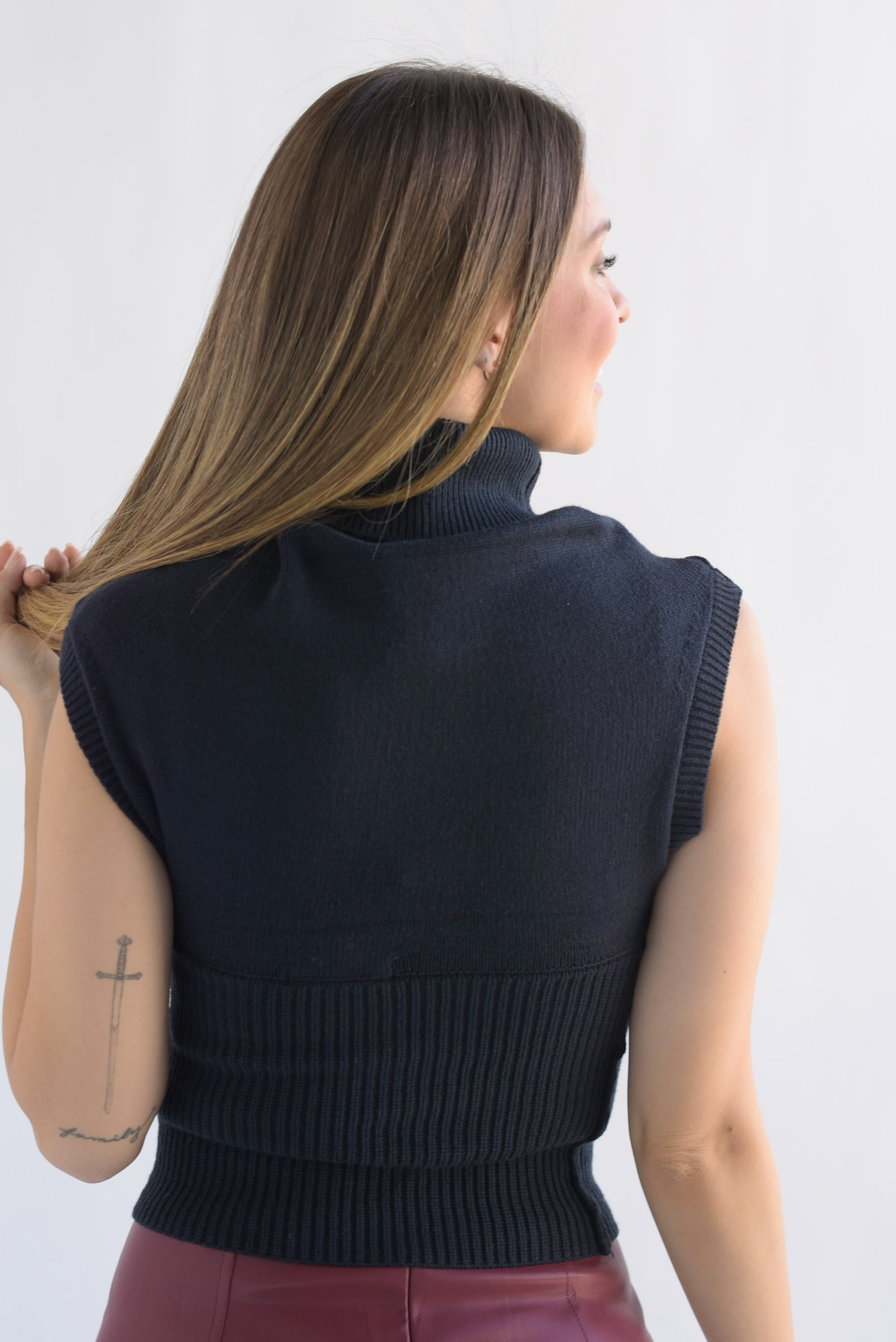 Blusa sin manga punto cuello alto Azul Marino