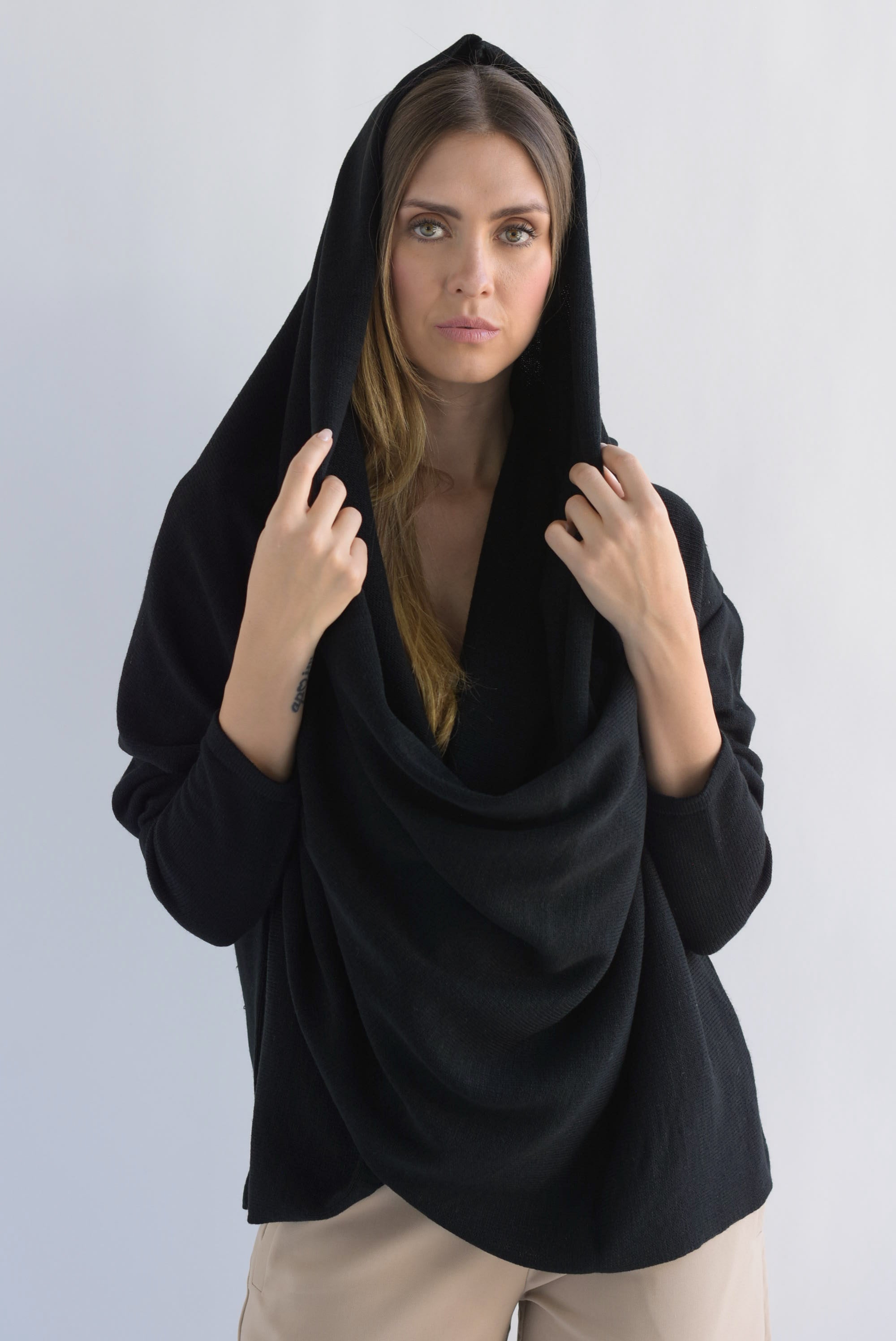 PREVENTA Sweater multiformas Negro